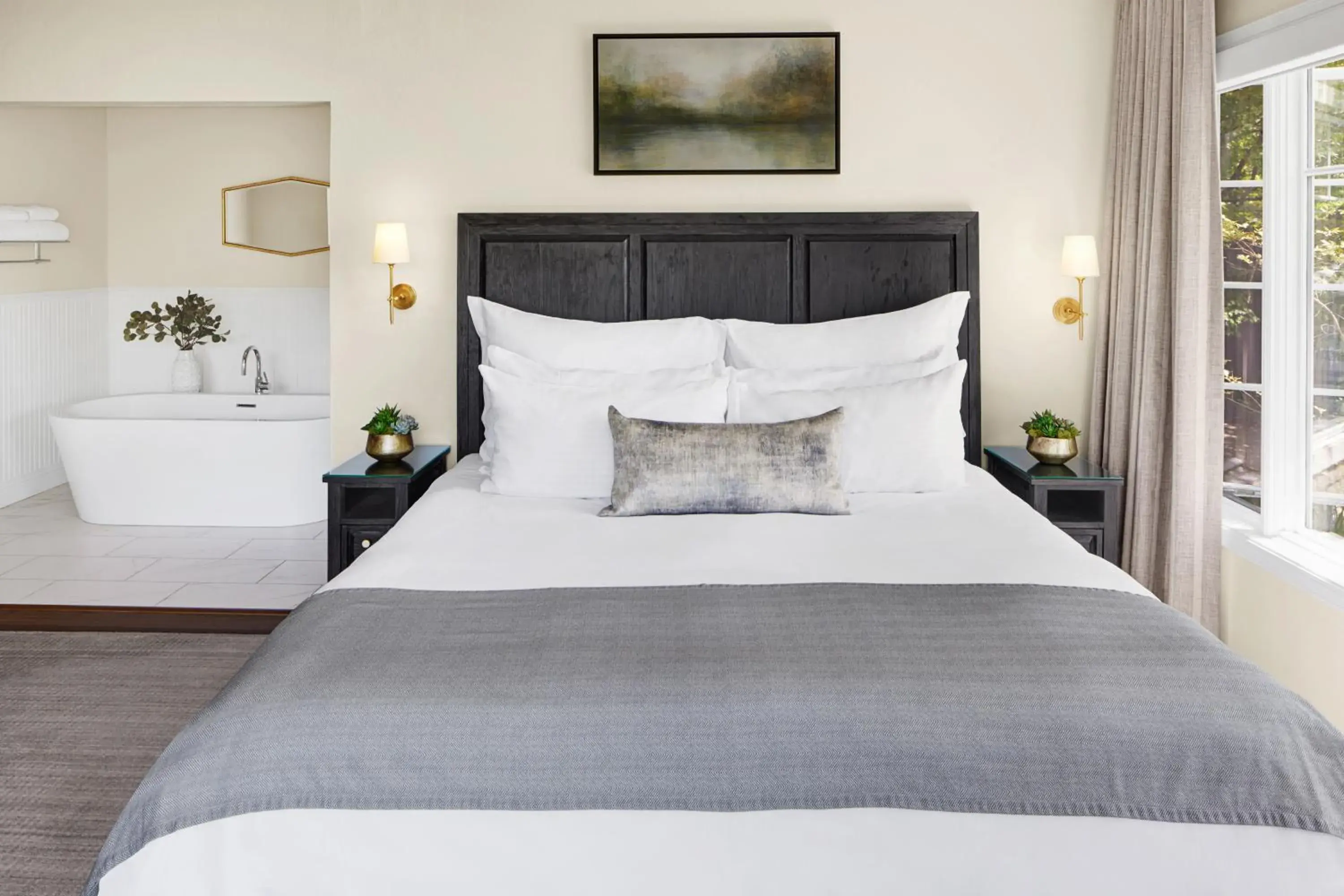 Bed in Milliken Creek Inn Bed in Milliken Creek Inn