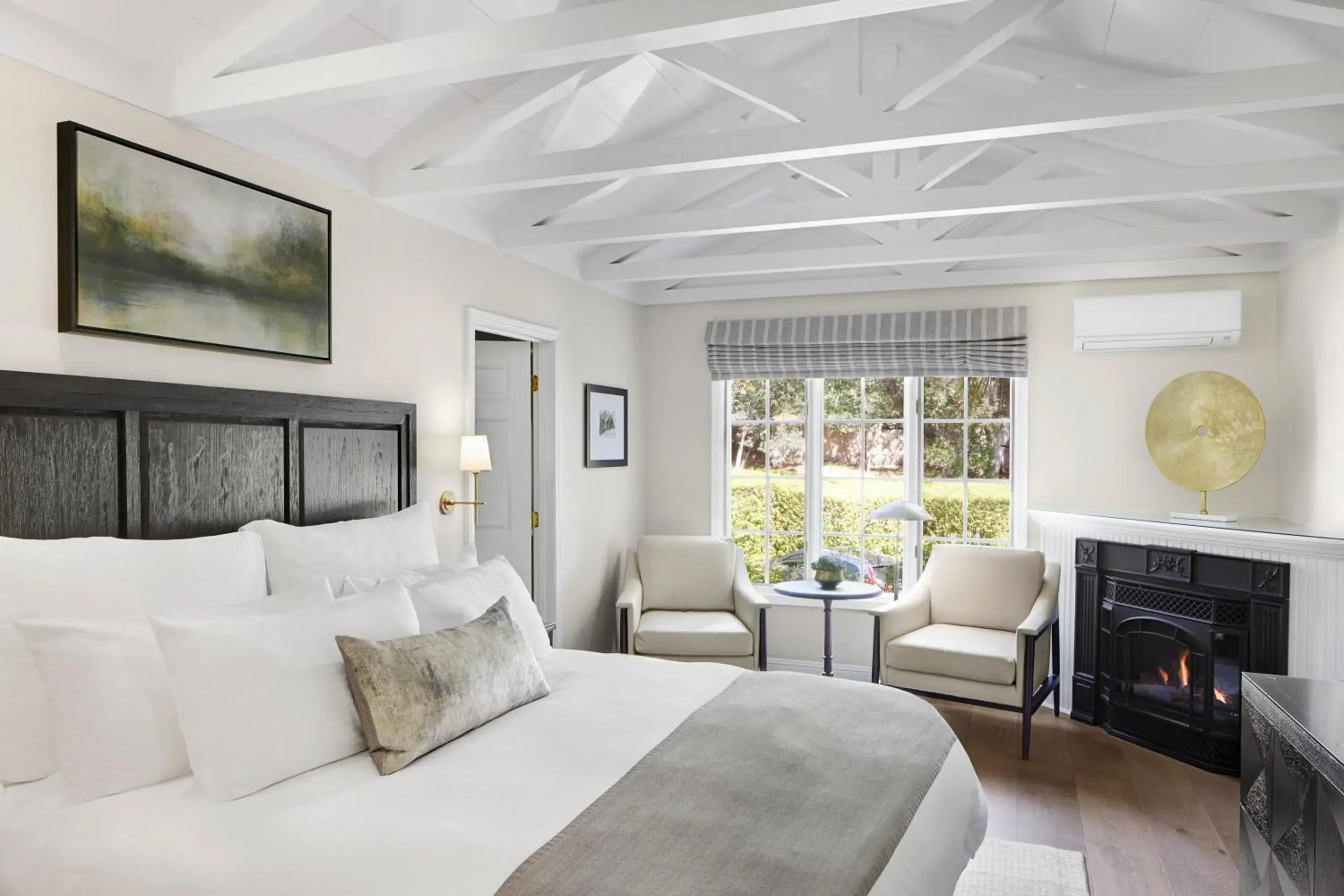 Bed in Milliken Creek Inn Bed in Milliken Creek Inn