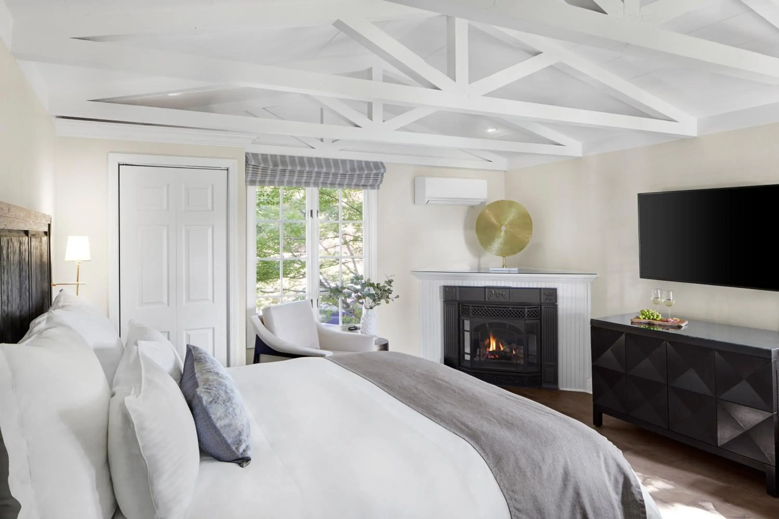 Bed in Milliken Creek Inn Bed in Milliken Creek Inn