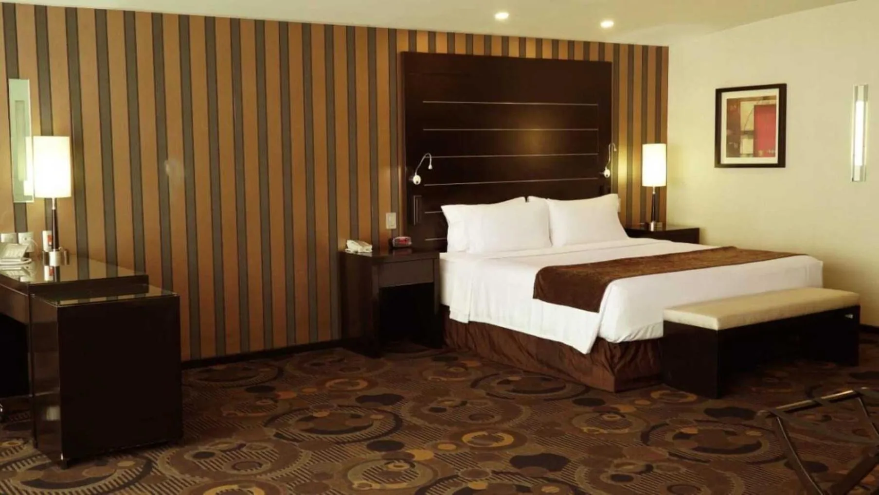 Bedroom, Bed in Crowne Plaza Toluca - Lancaster by IHG