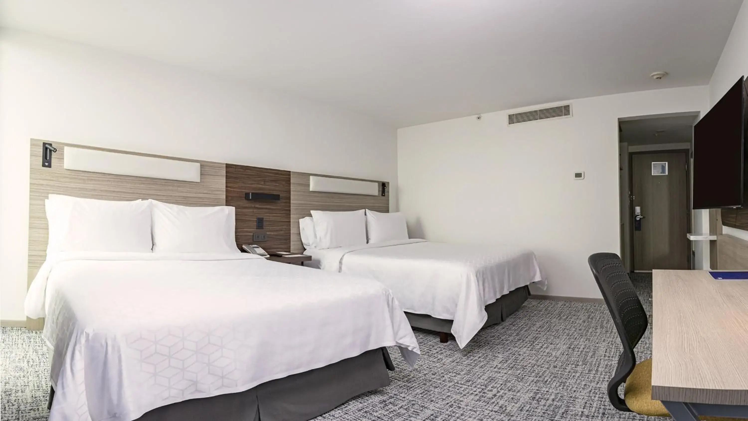 Photo of the whole room, Bed in Holiday Inn Express Toluca Galerias Metepec by IHG Photo of the whole room, Bed in Holiday Inn Express Toluca Galerias Metepec by IHG