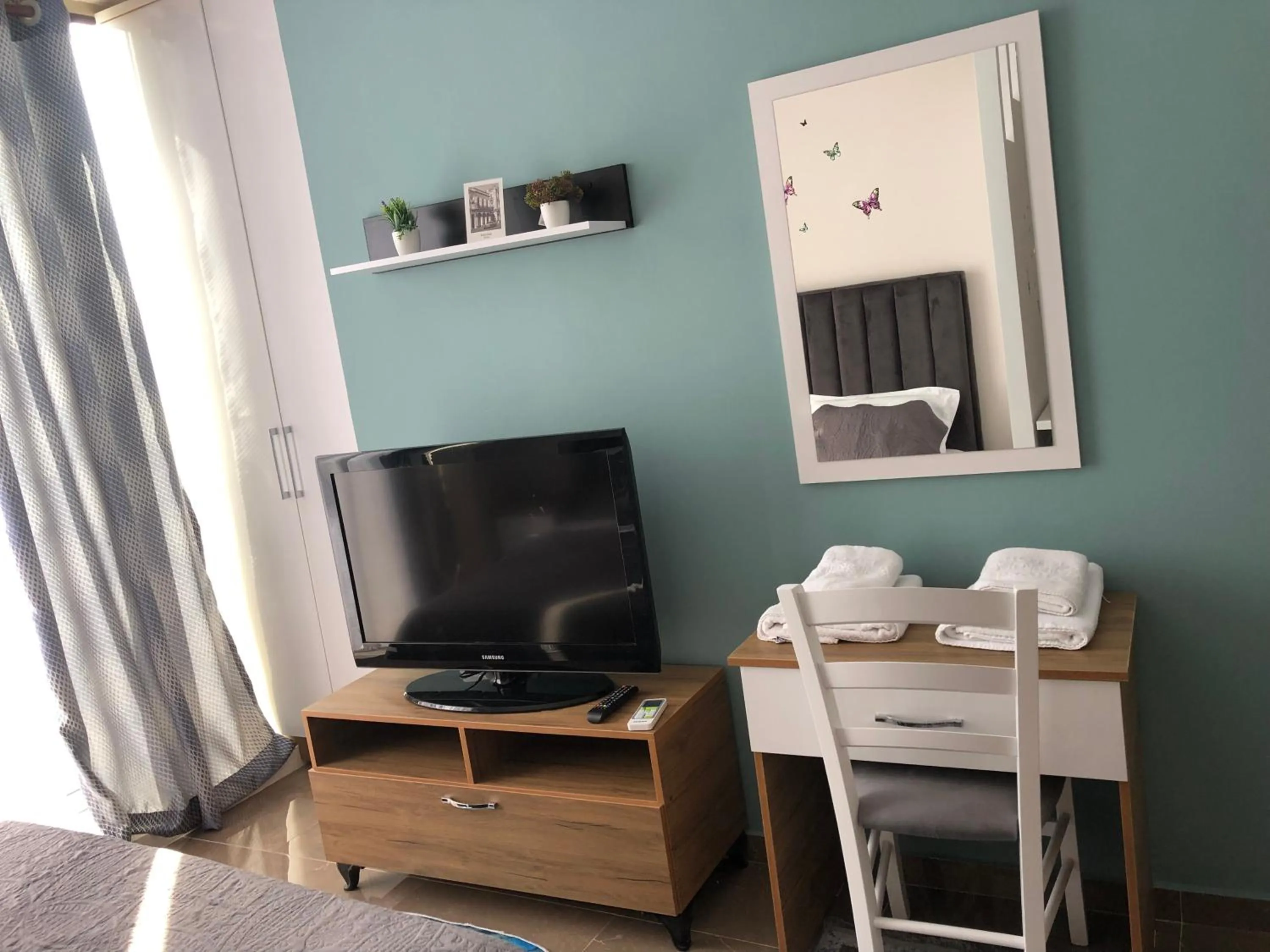 Communal lounge/ TV room in Rezidenca SHOPI Apartments