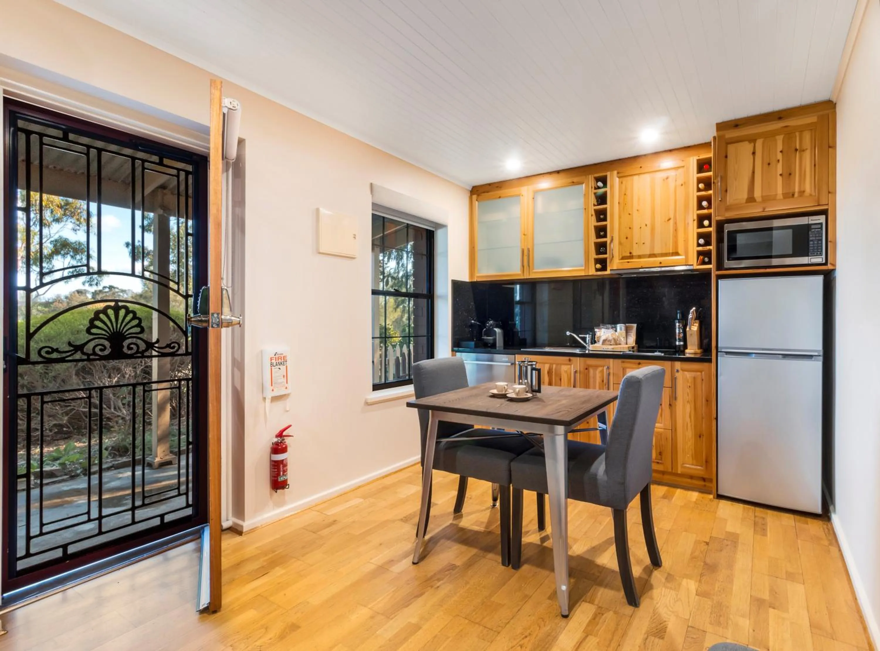 Kitchen or kitchenette in Stonewell Cottages and Vineyards