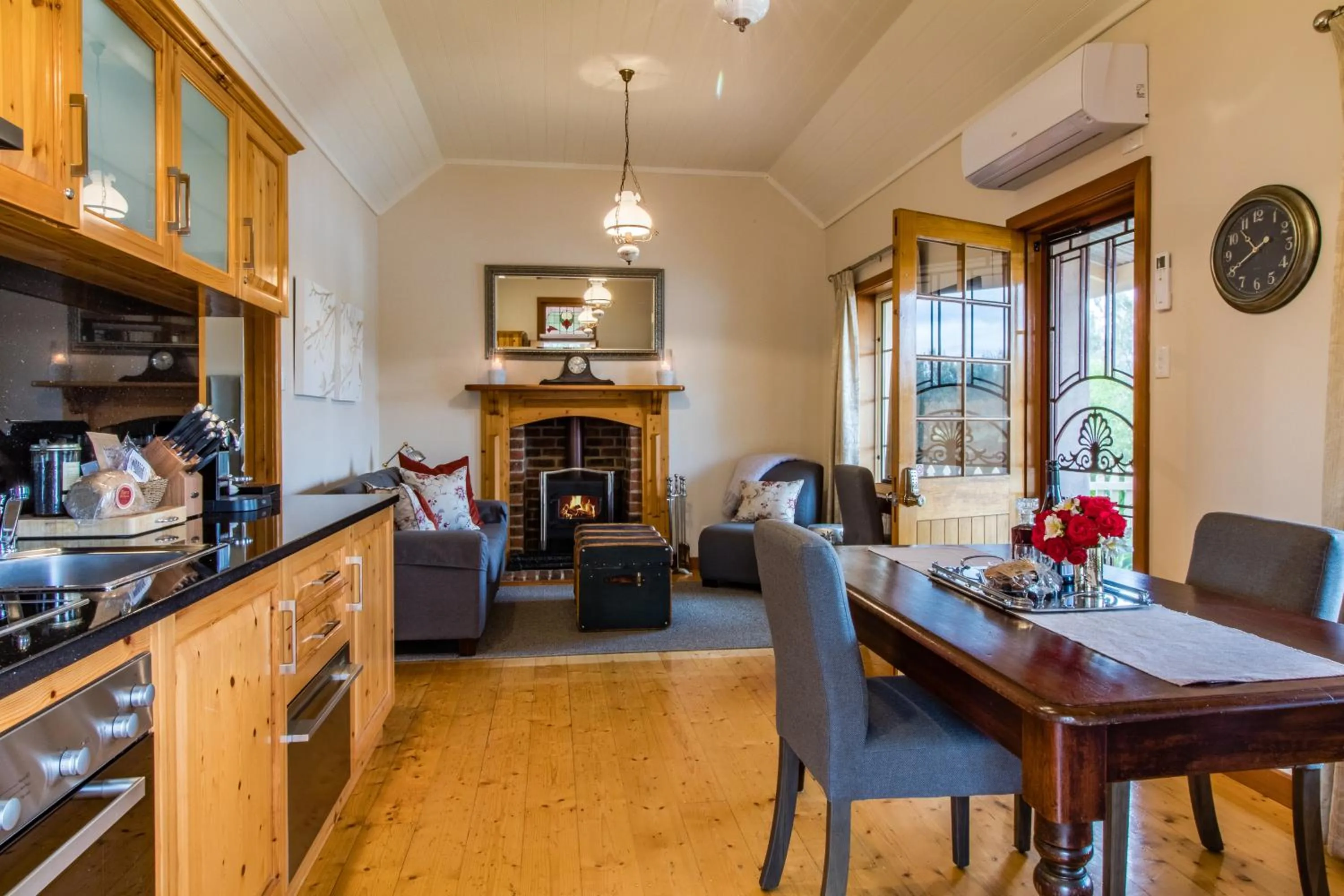 Kitchen or kitchenette in Stonewell Cottages and Vineyards