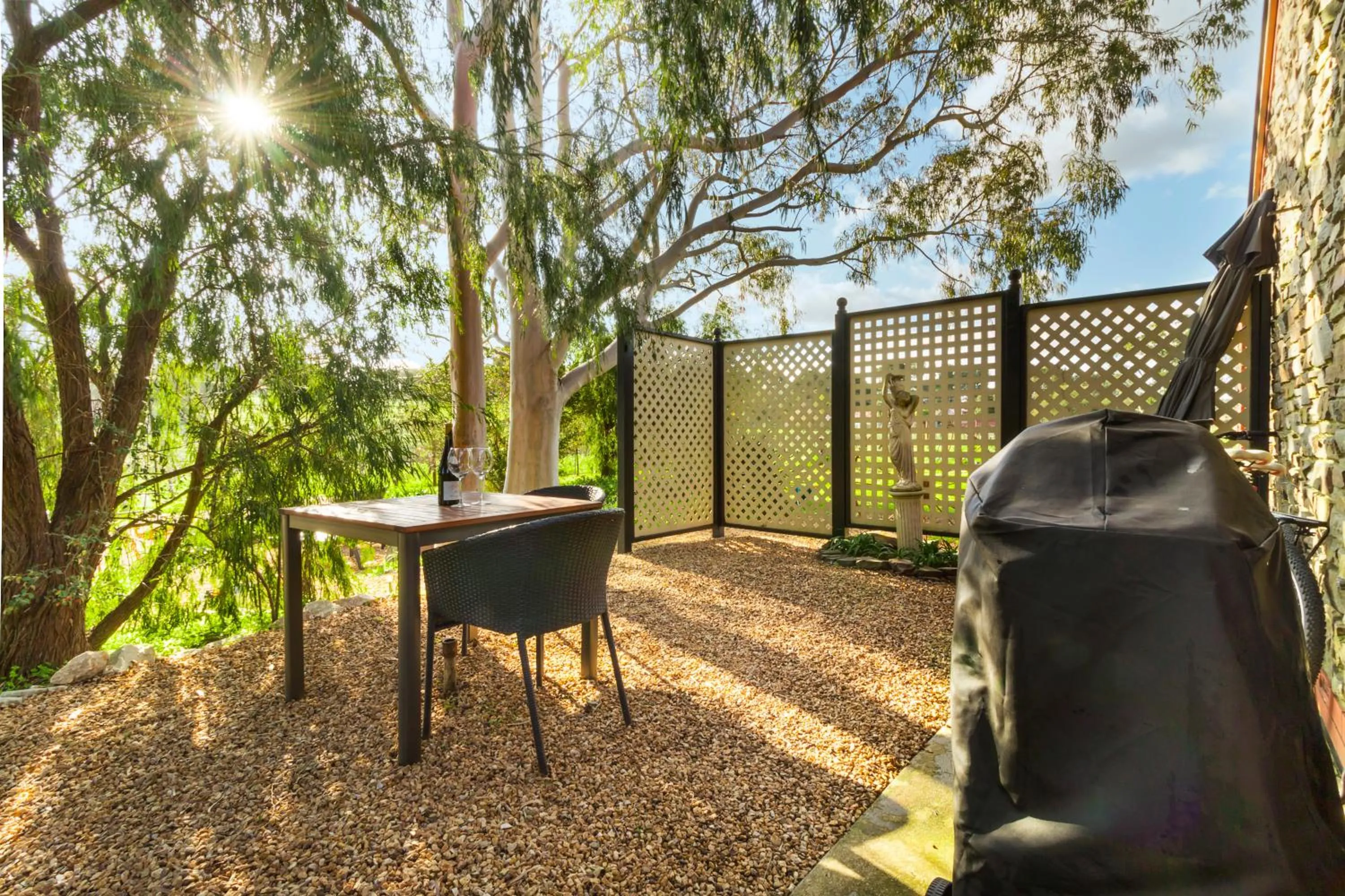 BBQ facilities in Stonewell Cottages and Vineyards