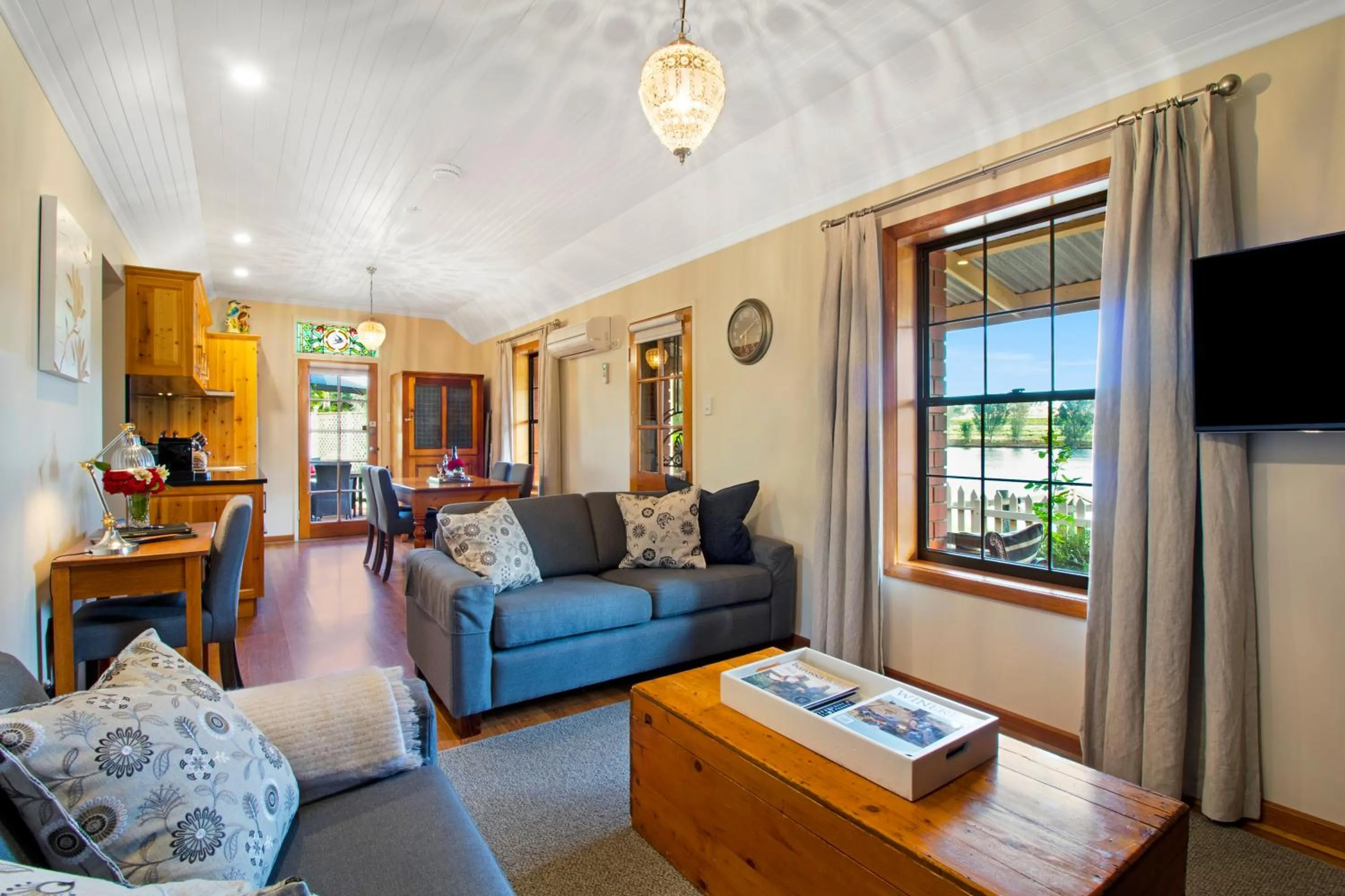 Kitchen or kitchenette in Stonewell Cottages and Vineyards