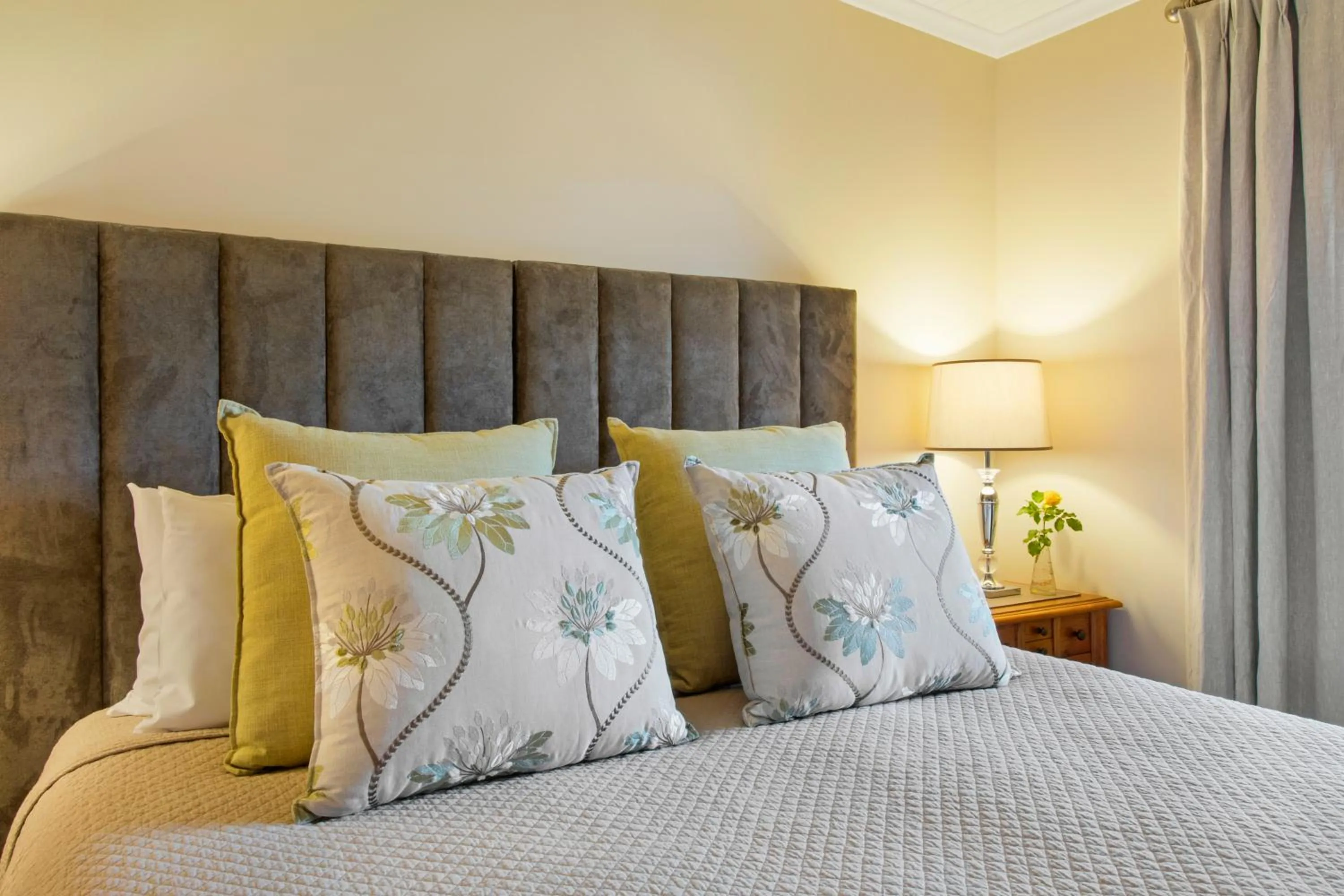 Bed in Stonewell Cottages and Vineyards