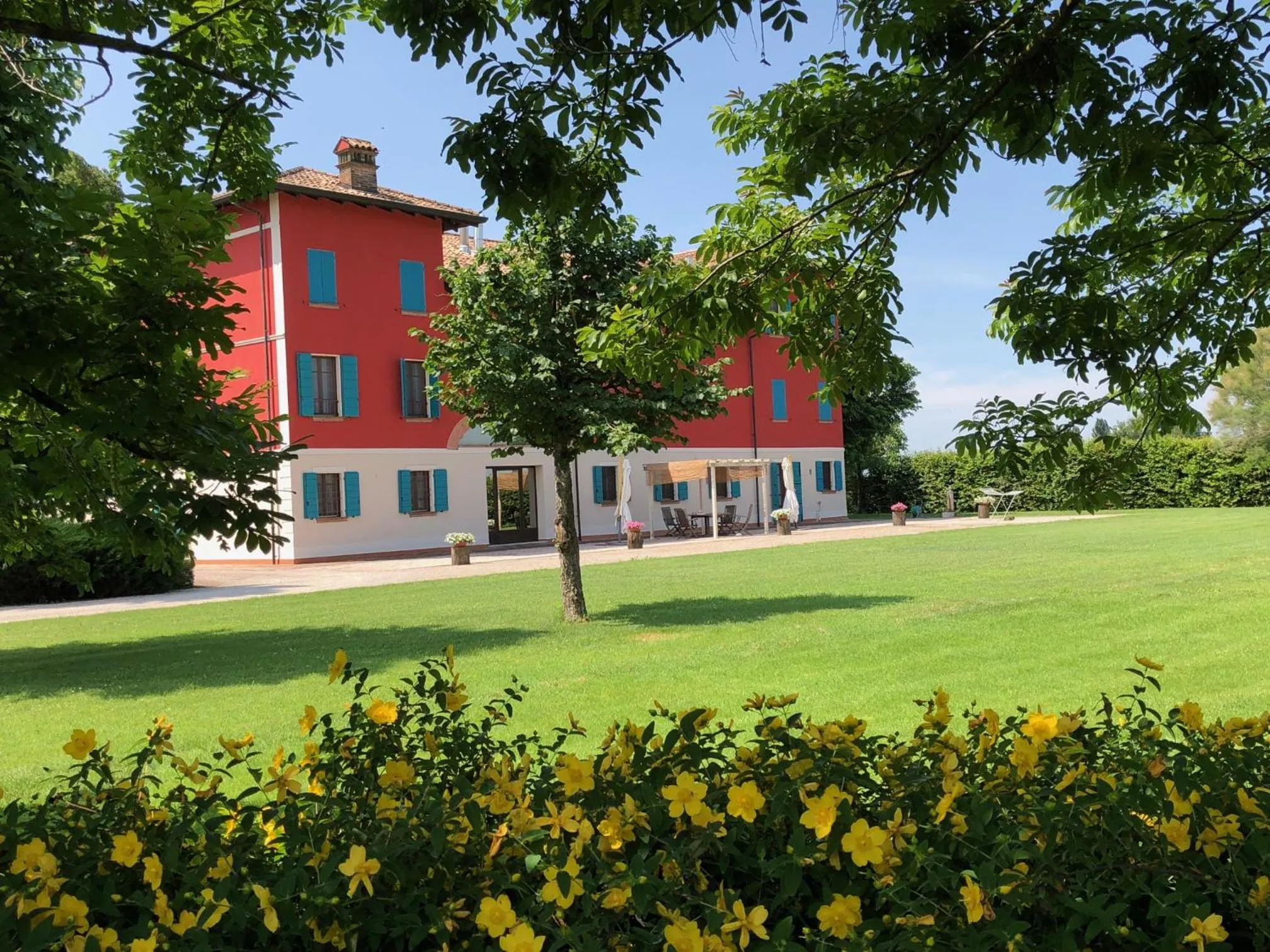 Inner courtyard view in VIA D' ESTE 8