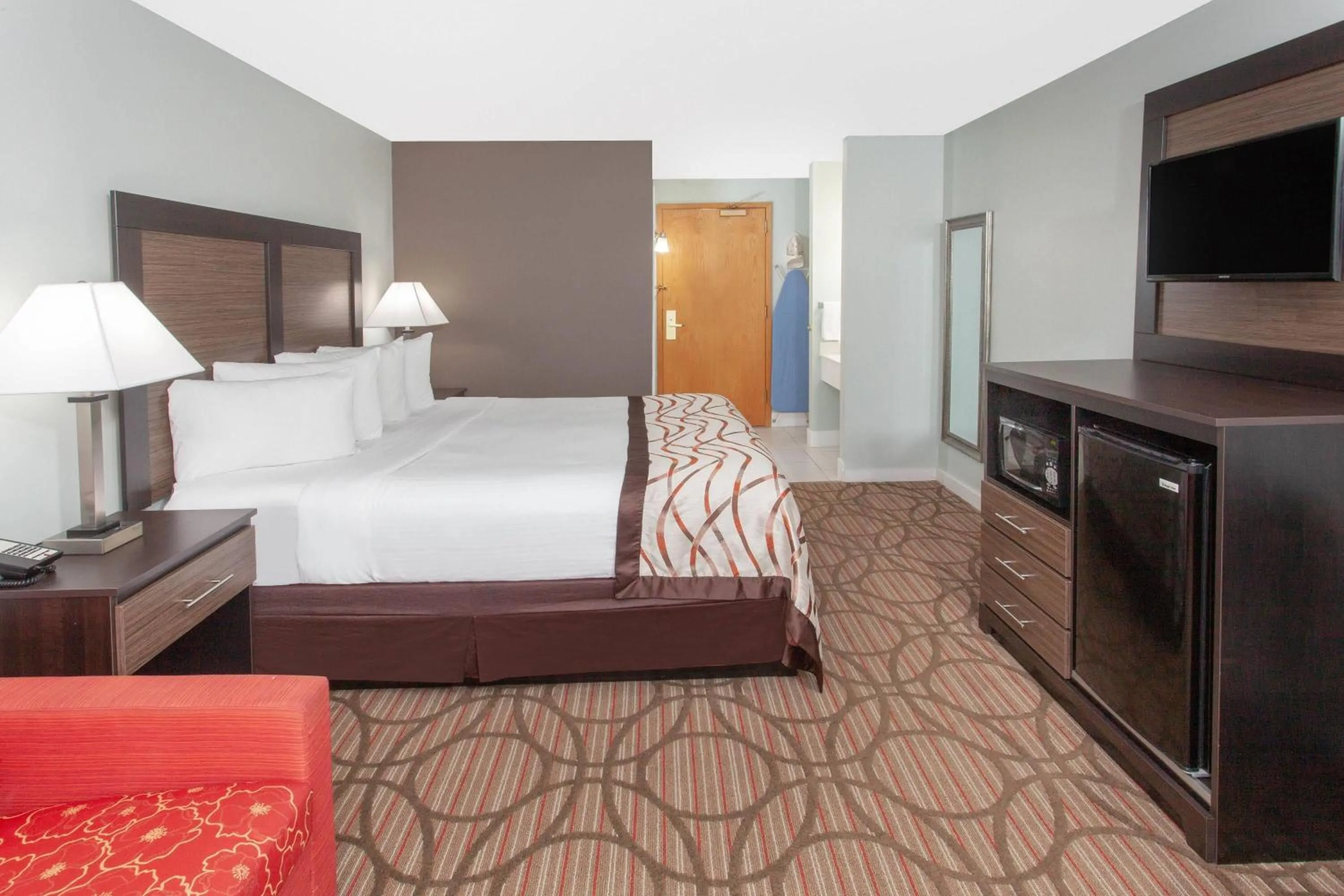 Photo of the whole room, Bed in Baymont by Wyndham Grand Haven