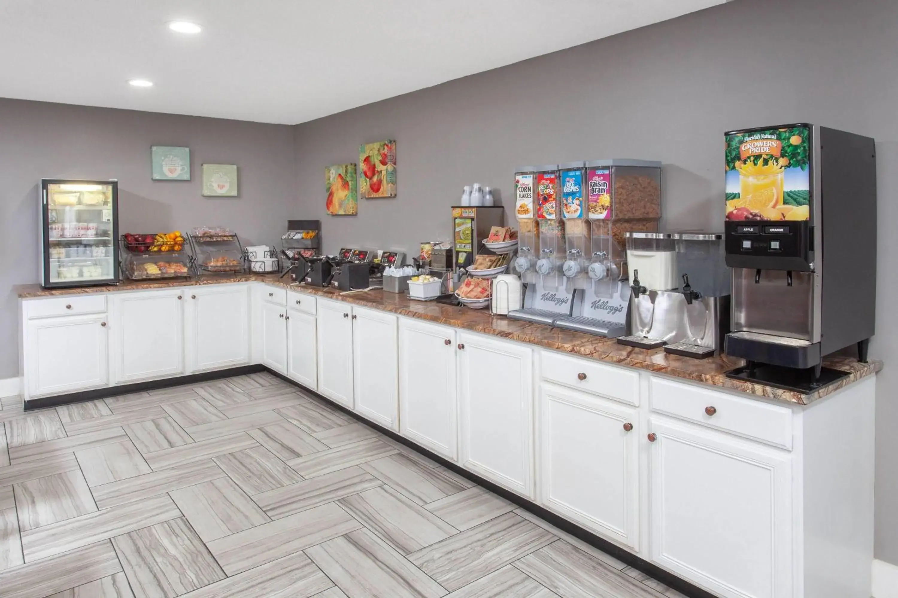 Breakfast in Baymont by Wyndham Grand Haven Breakfast in Baymont by Wyndham Grand Haven