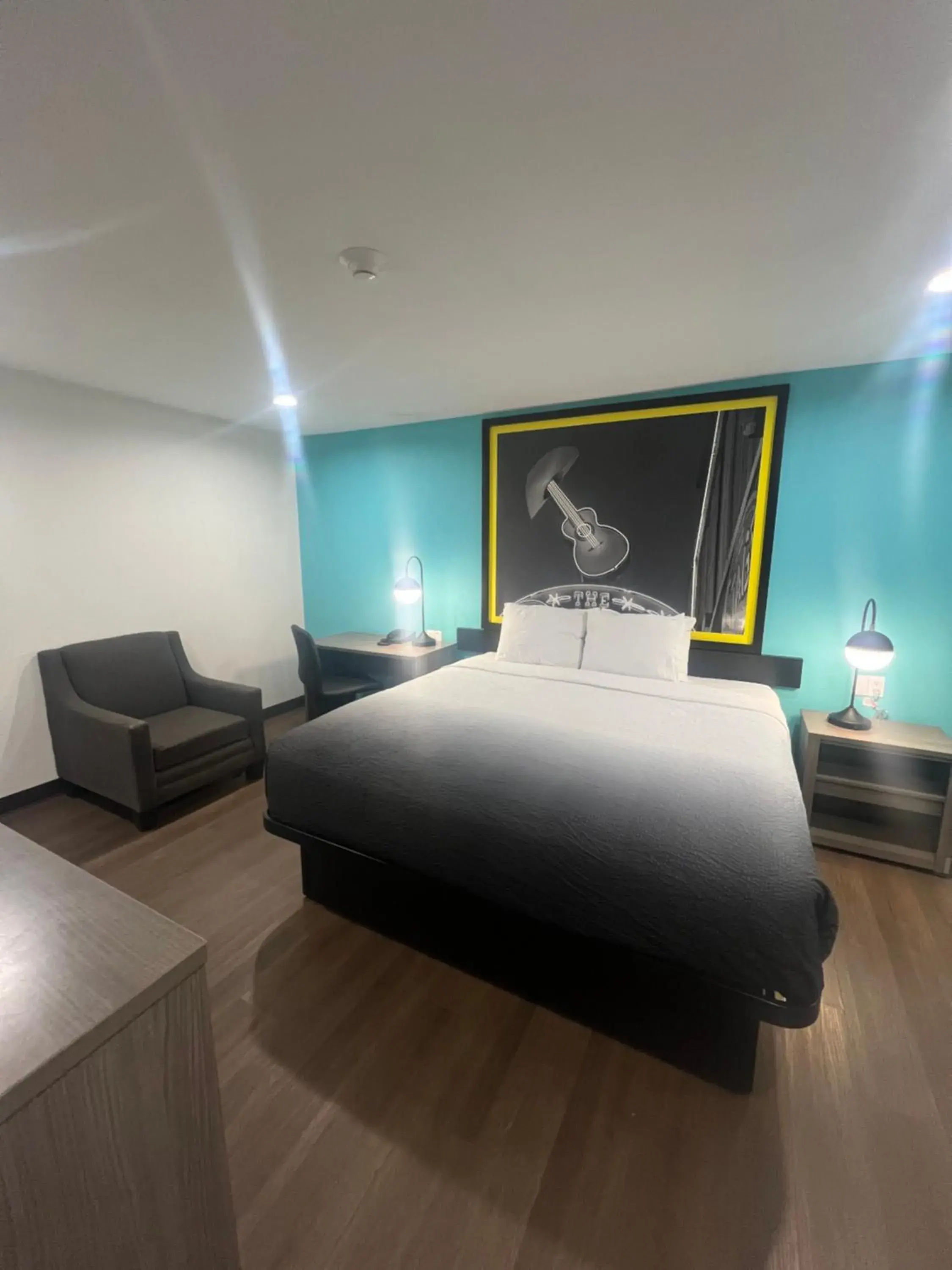 Bed in Rodeway Inn Bed in Rodeway Inn