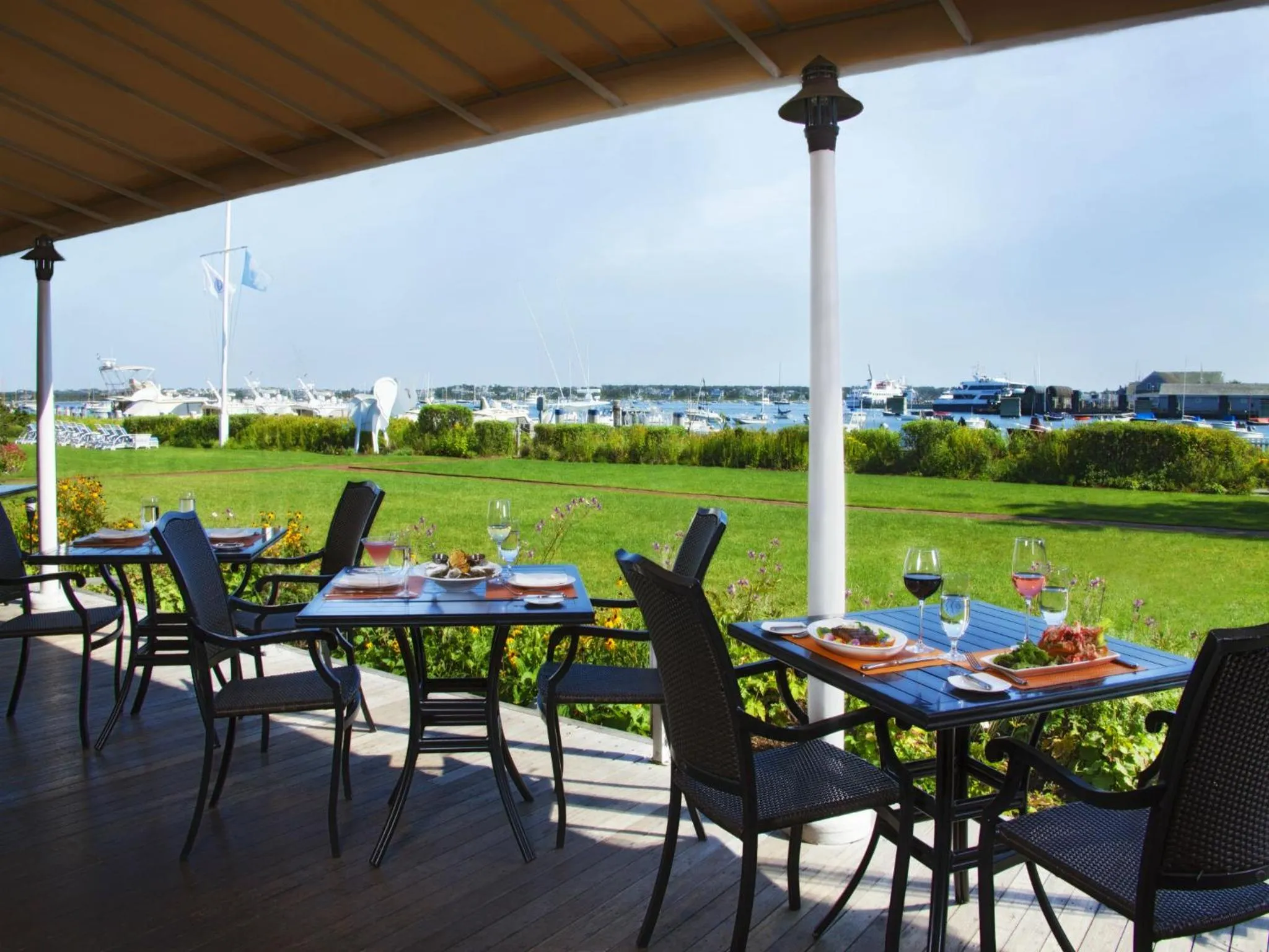 Food and drinks in White Elephant Hotel