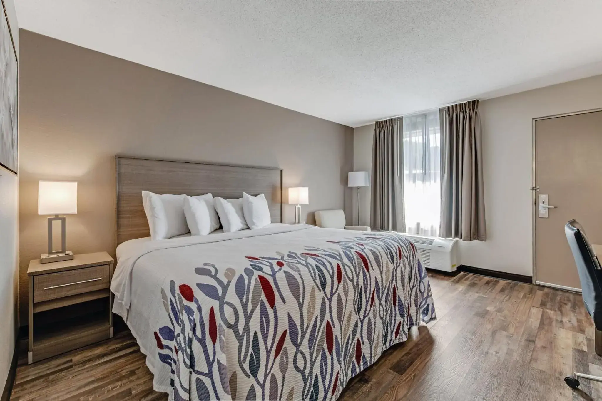 Photo of the whole room, Bed in Red Roof Inn & Suites Wilkesboro Photo of the whole room, Bed in Red Roof Inn & Suites Wilkesboro