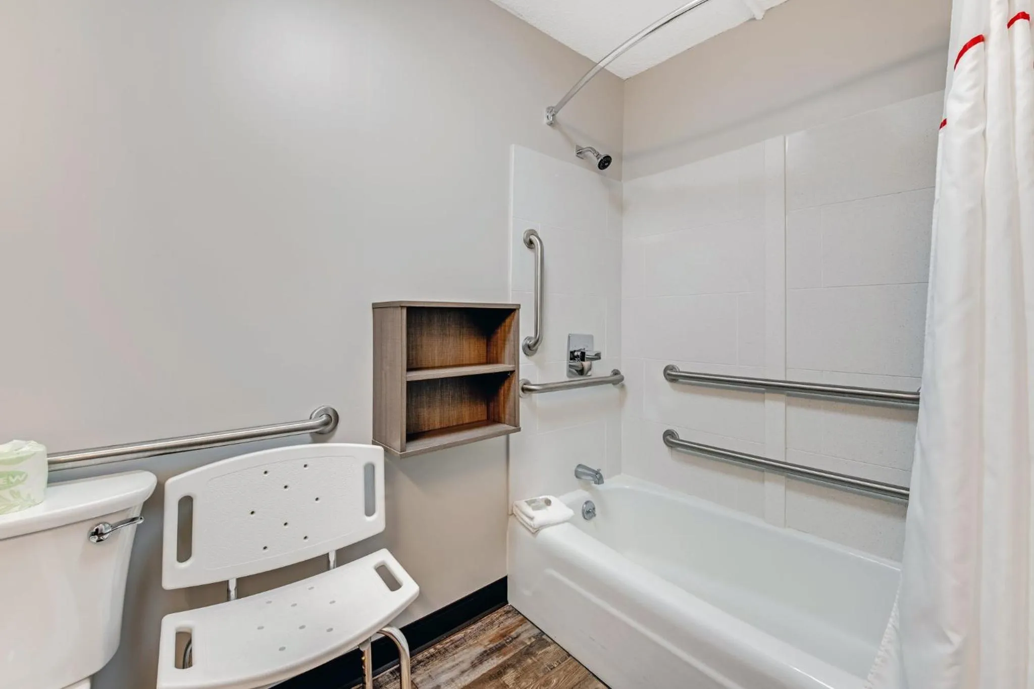 Bathroom in Red Roof Inn & Suites Wilkesboro