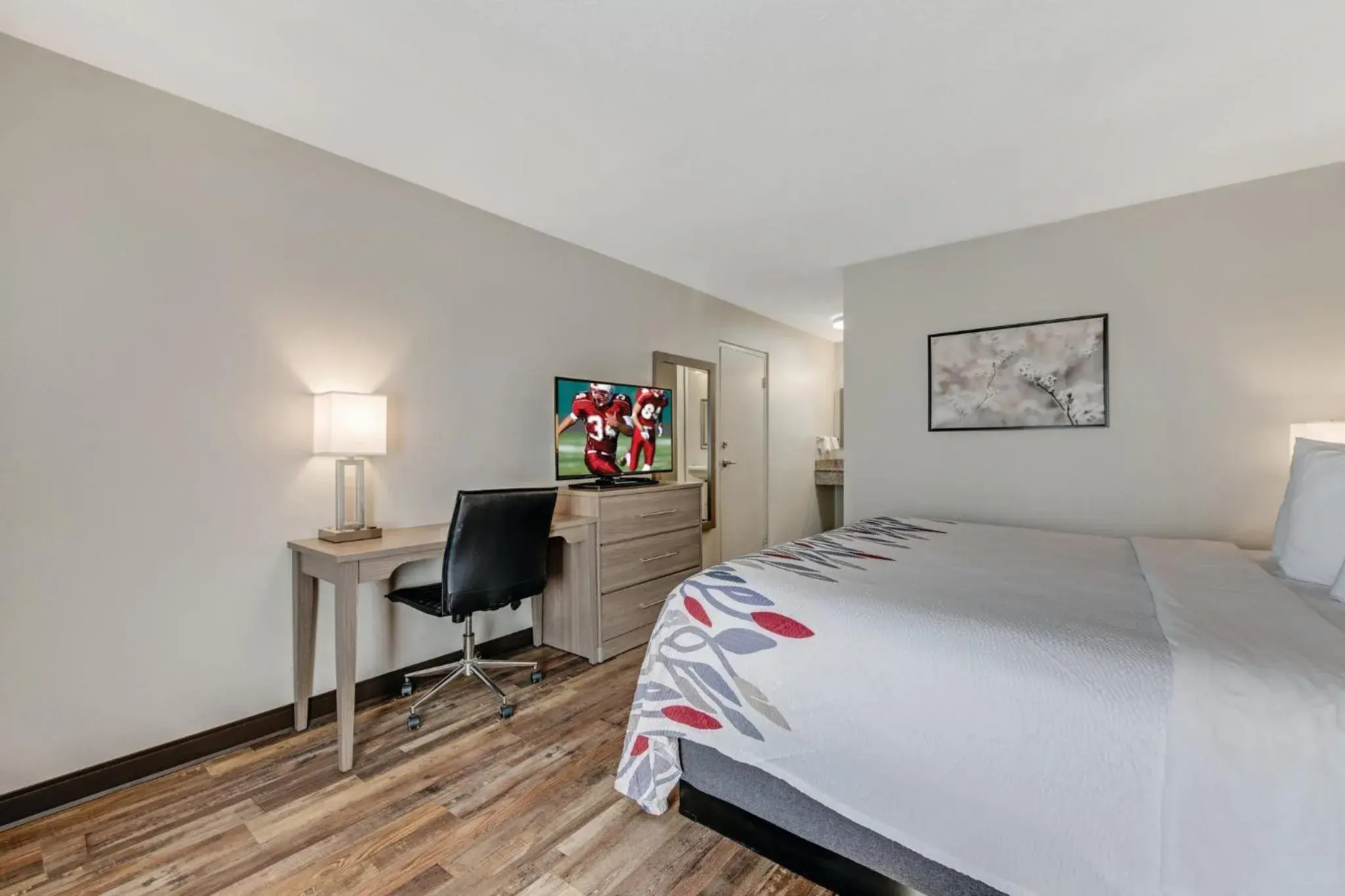 Photo of the whole room, Bed in Red Roof Inn & Suites Wilkesboro Photo of the whole room, Bed in Red Roof Inn & Suites Wilkesboro