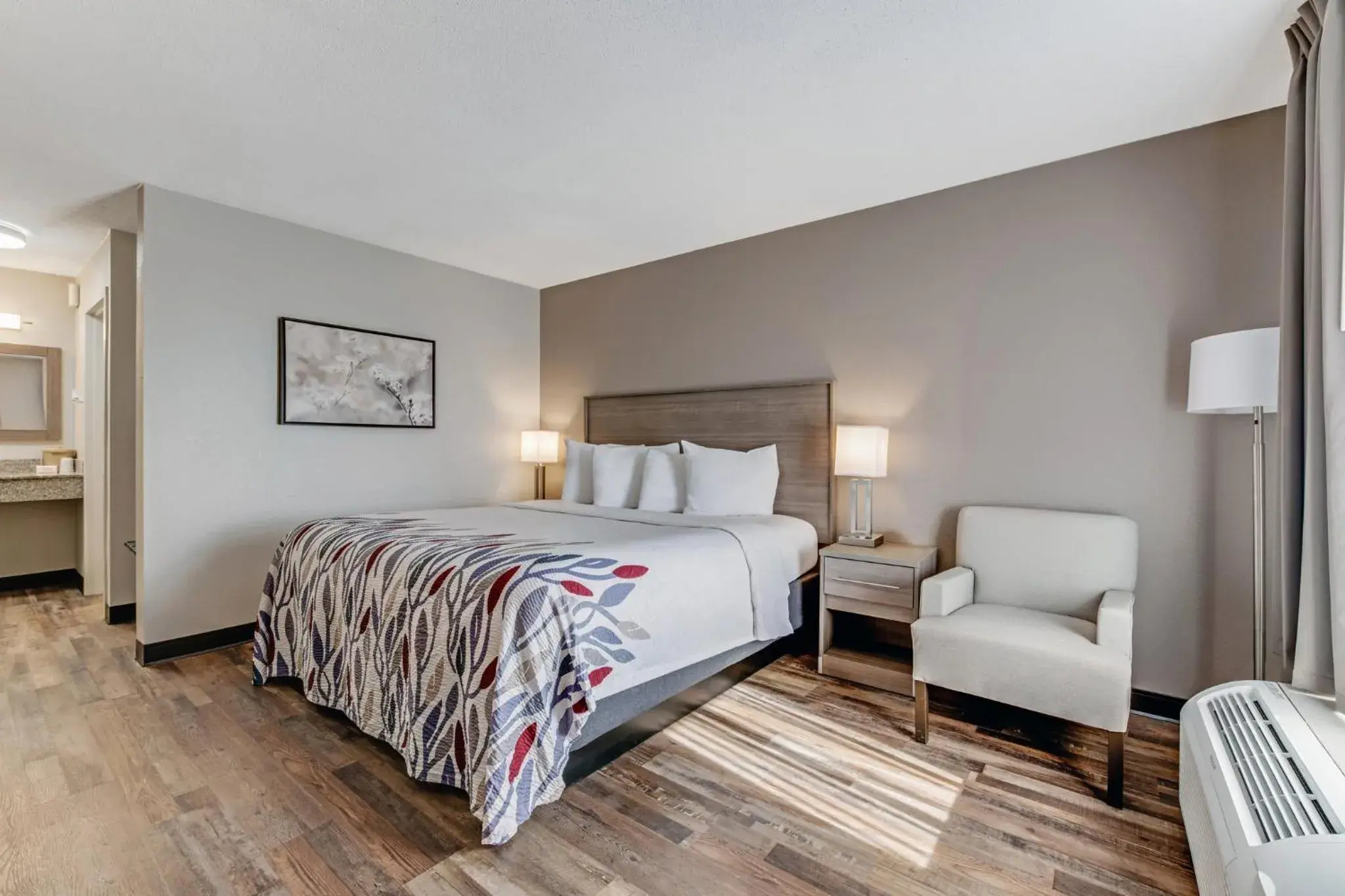 Photo of the whole room, Bed in Red Roof Inn & Suites Wilkesboro Photo of the whole room, Bed in Red Roof Inn & Suites Wilkesboro