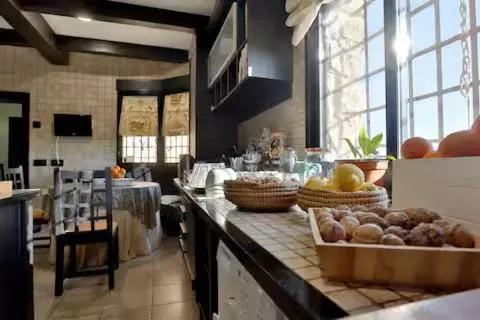 Communal kitchen in Casa Rural Ecuestre