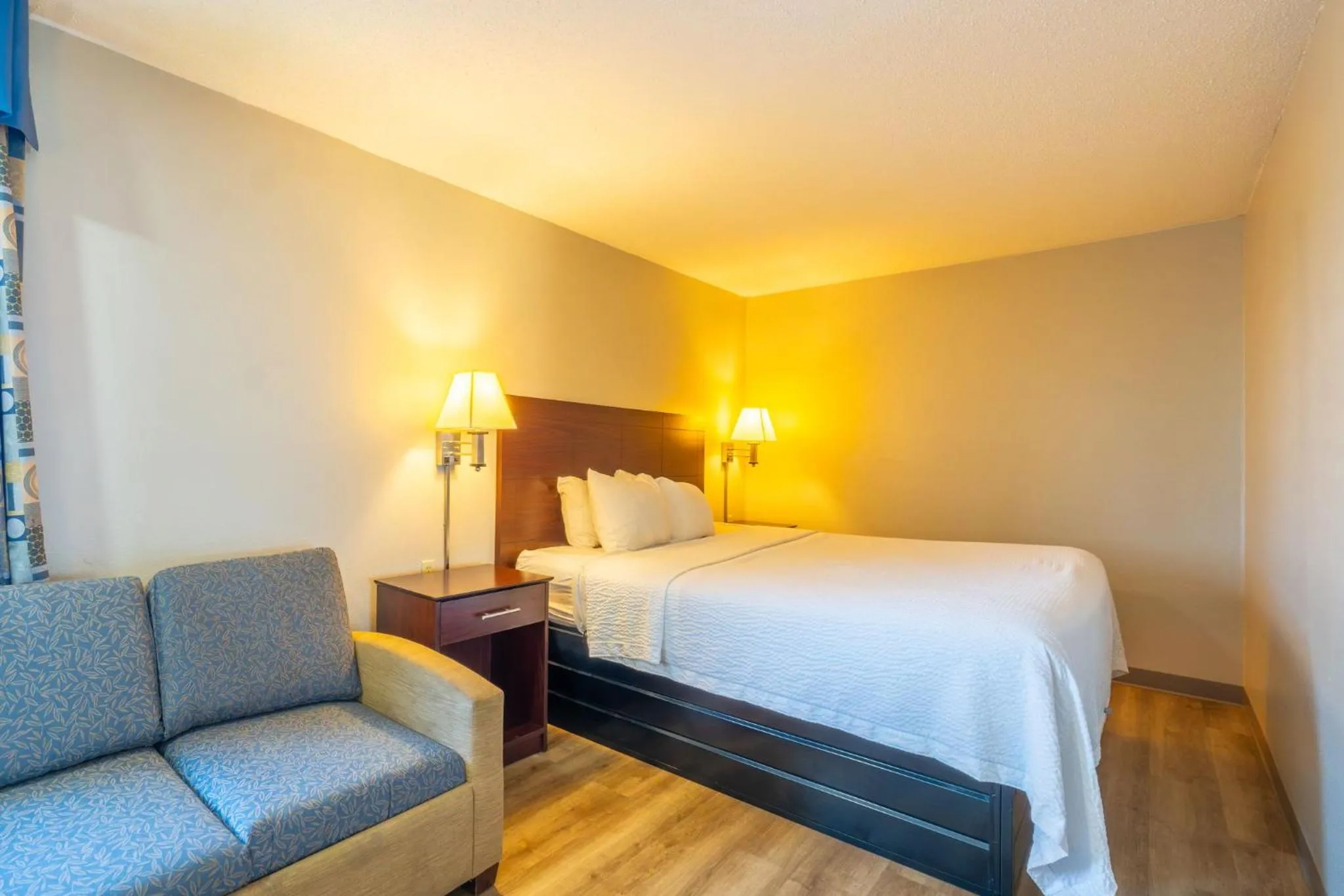Bed in Days Inn by Wyndham Sioux City