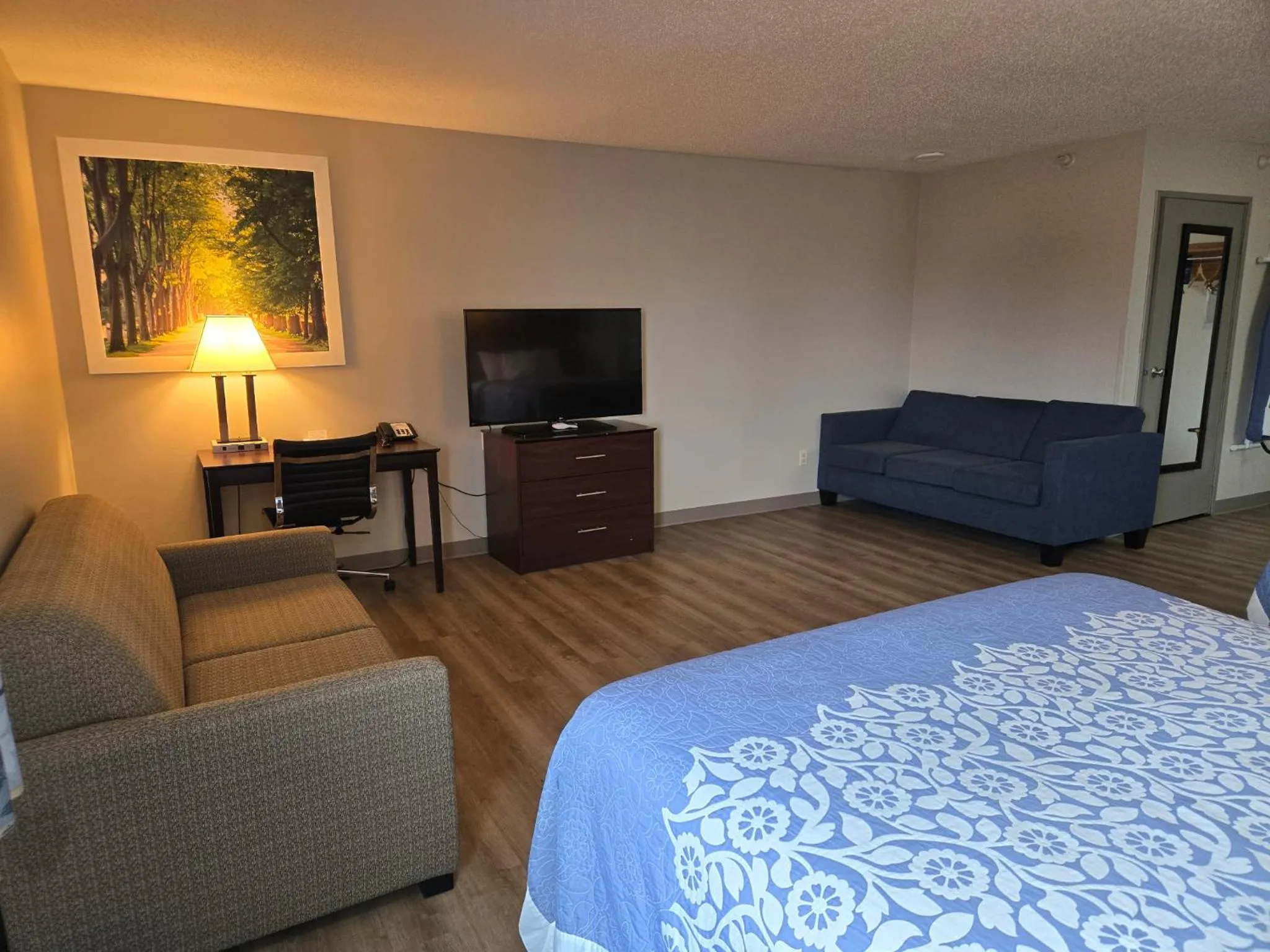 Bed in Days Inn by Wyndham Sioux City