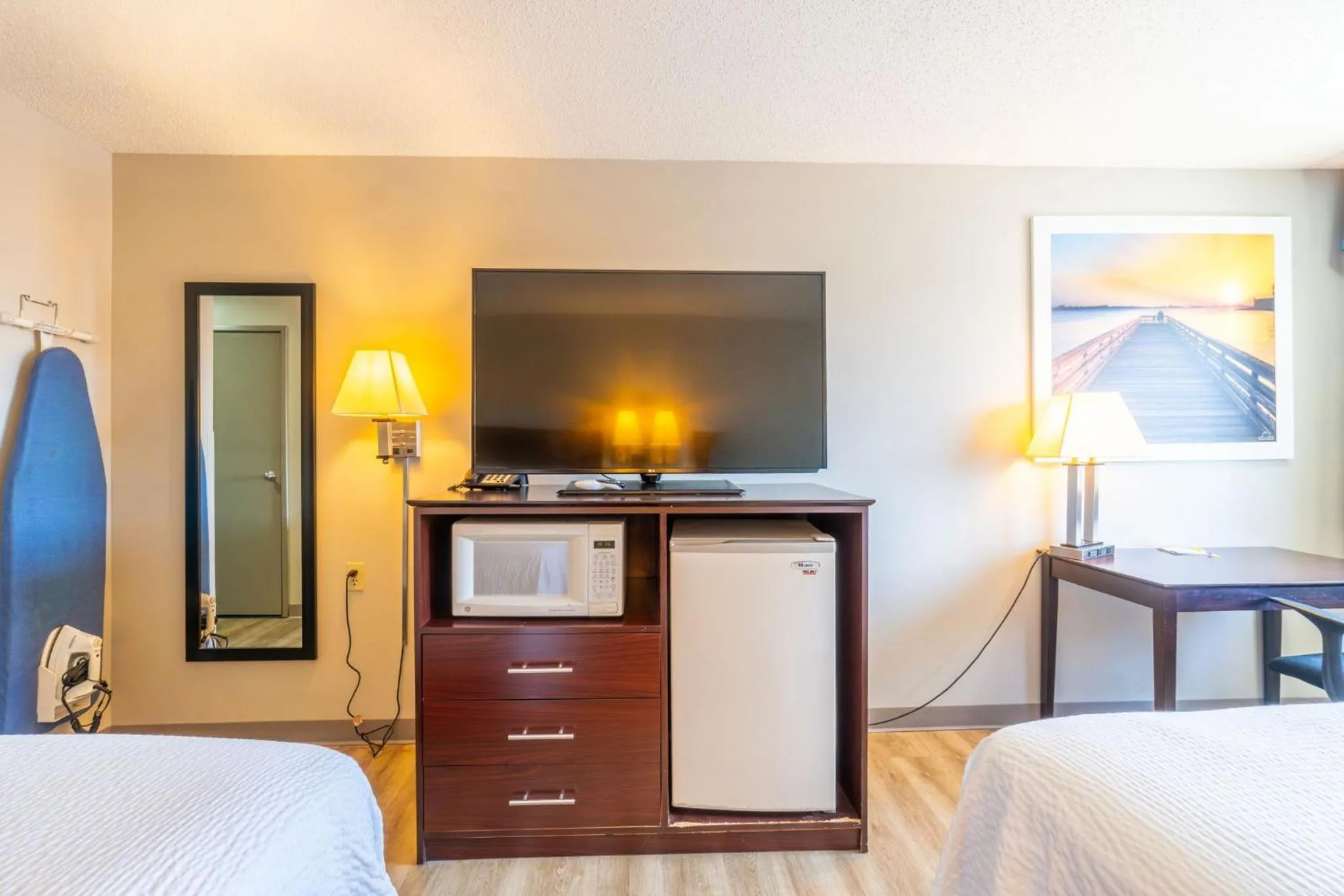 Bed in Days Inn by Wyndham Sioux City