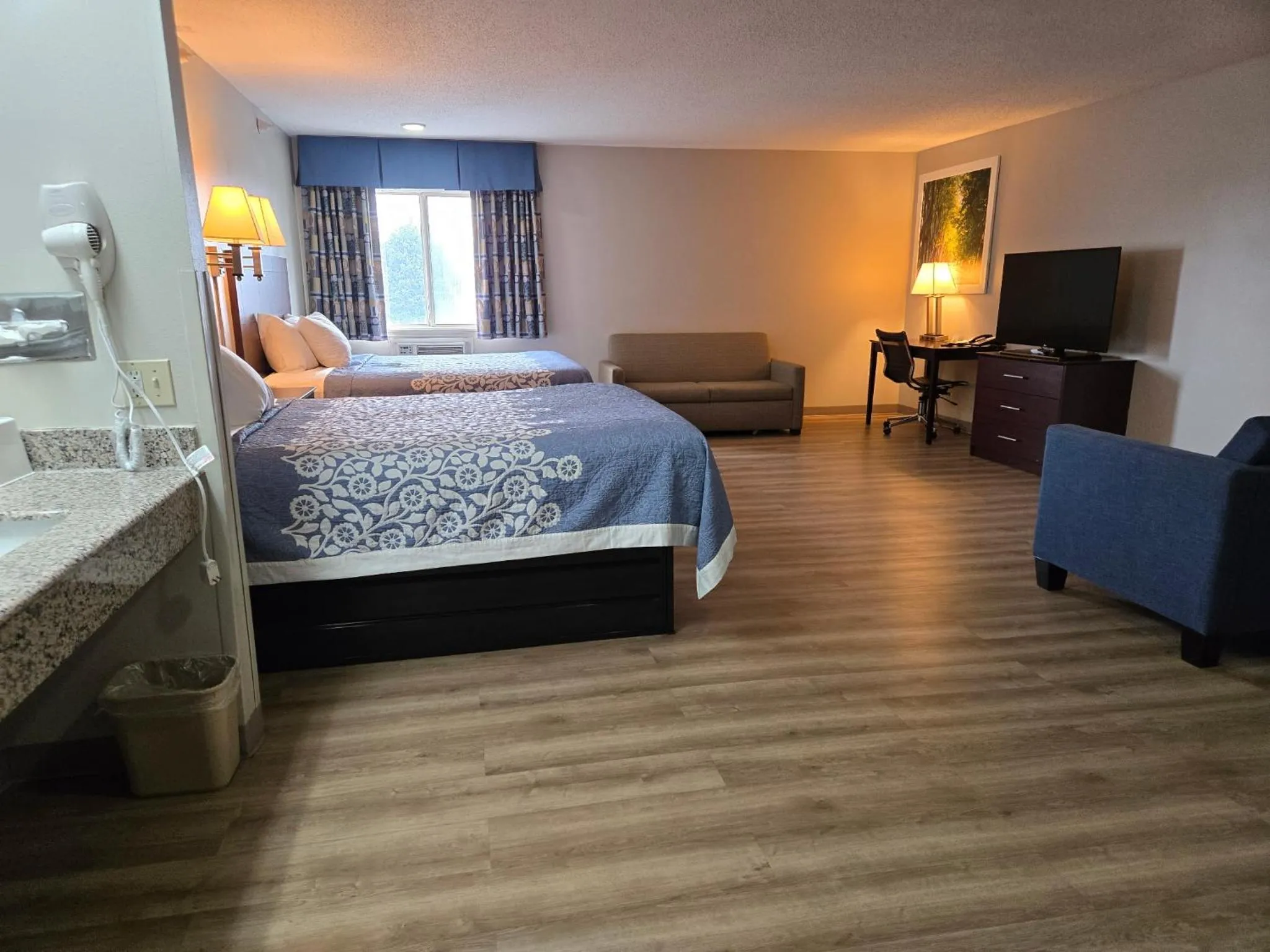 Bed in Days Inn by Wyndham Sioux City