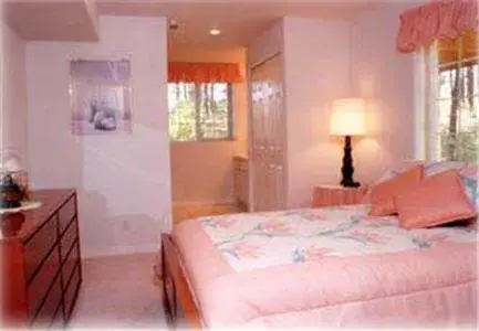 Queen Room in River Cove Elegant Waterfront Bed & Breakfast Queen Room in River Cove Elegant Waterfront Bed & Breakfast