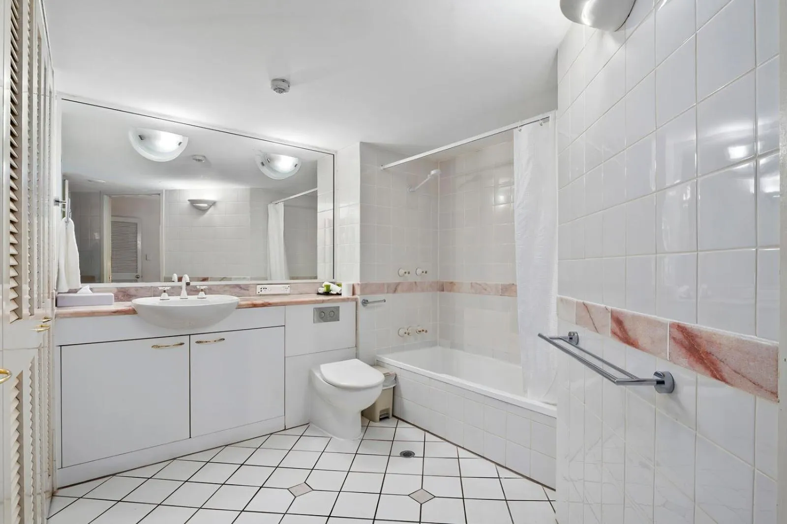 Bathroom in Il Centro Apartment Hotel