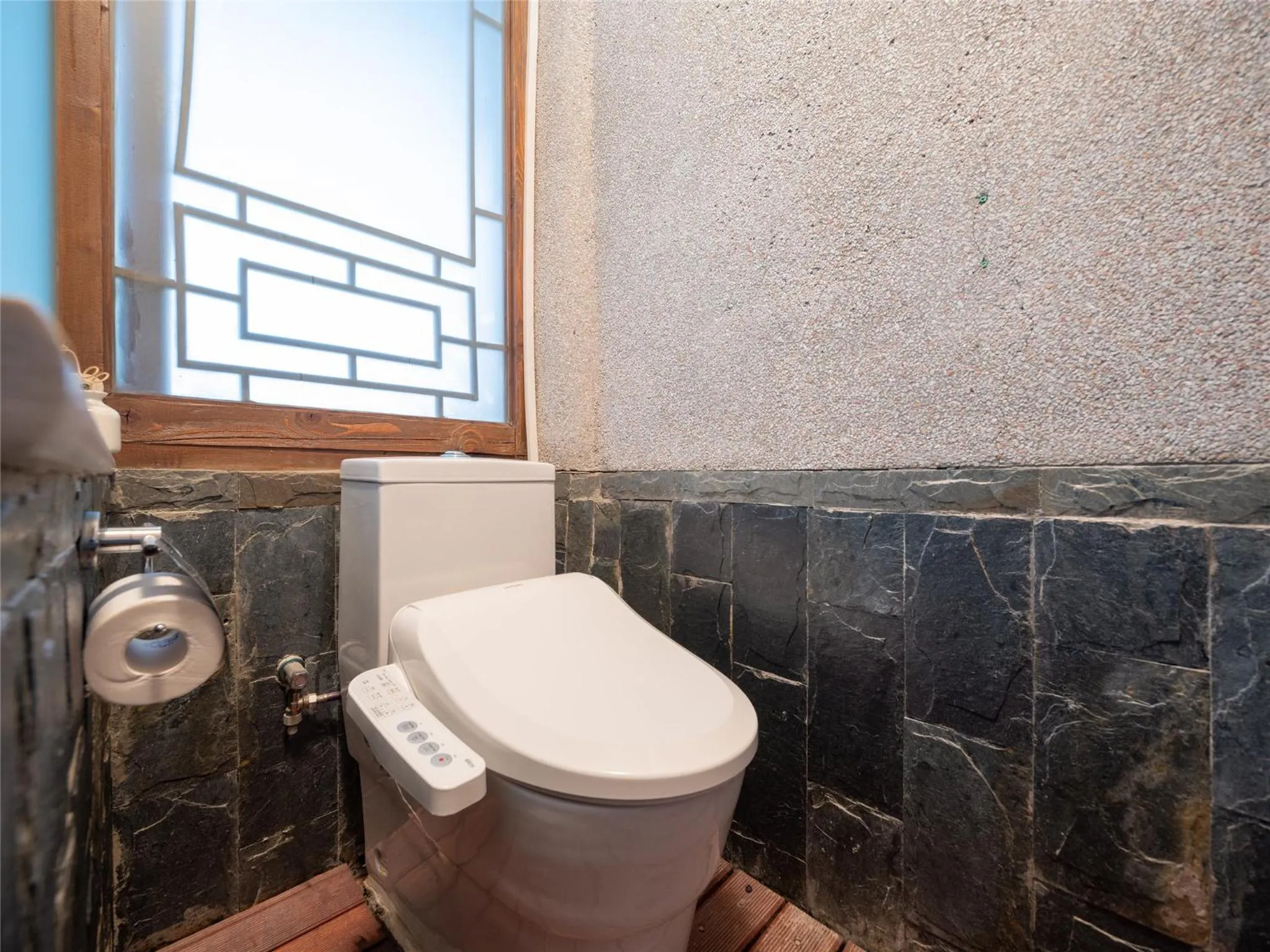 Toilet in Lijiang Merry Inn