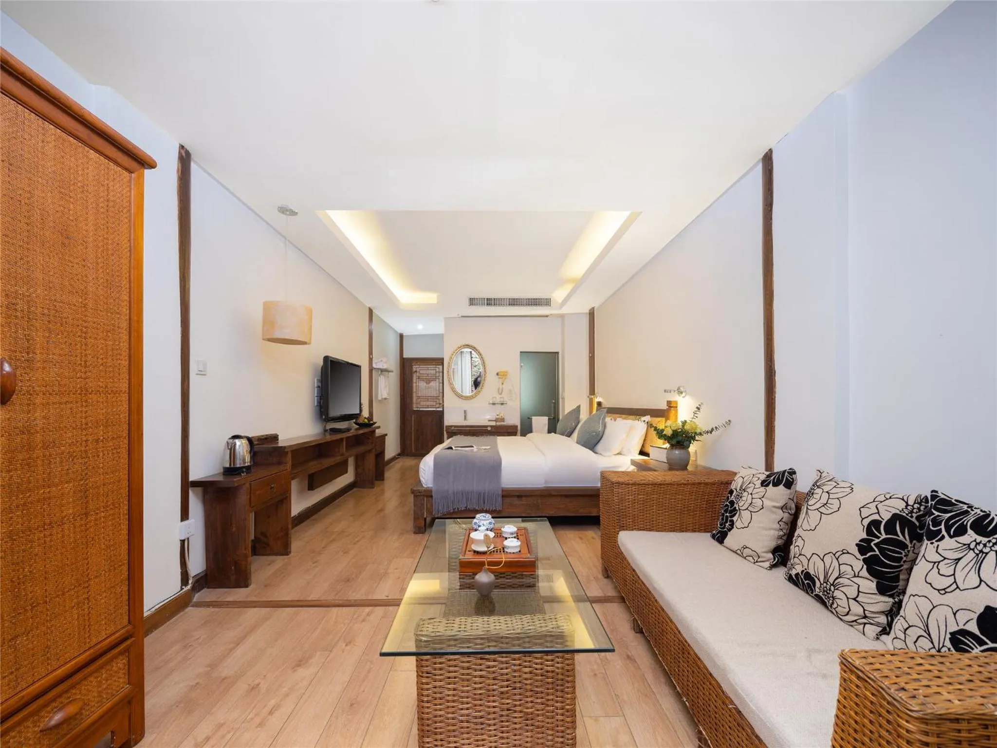 Property building in Lijiang Merry Inn