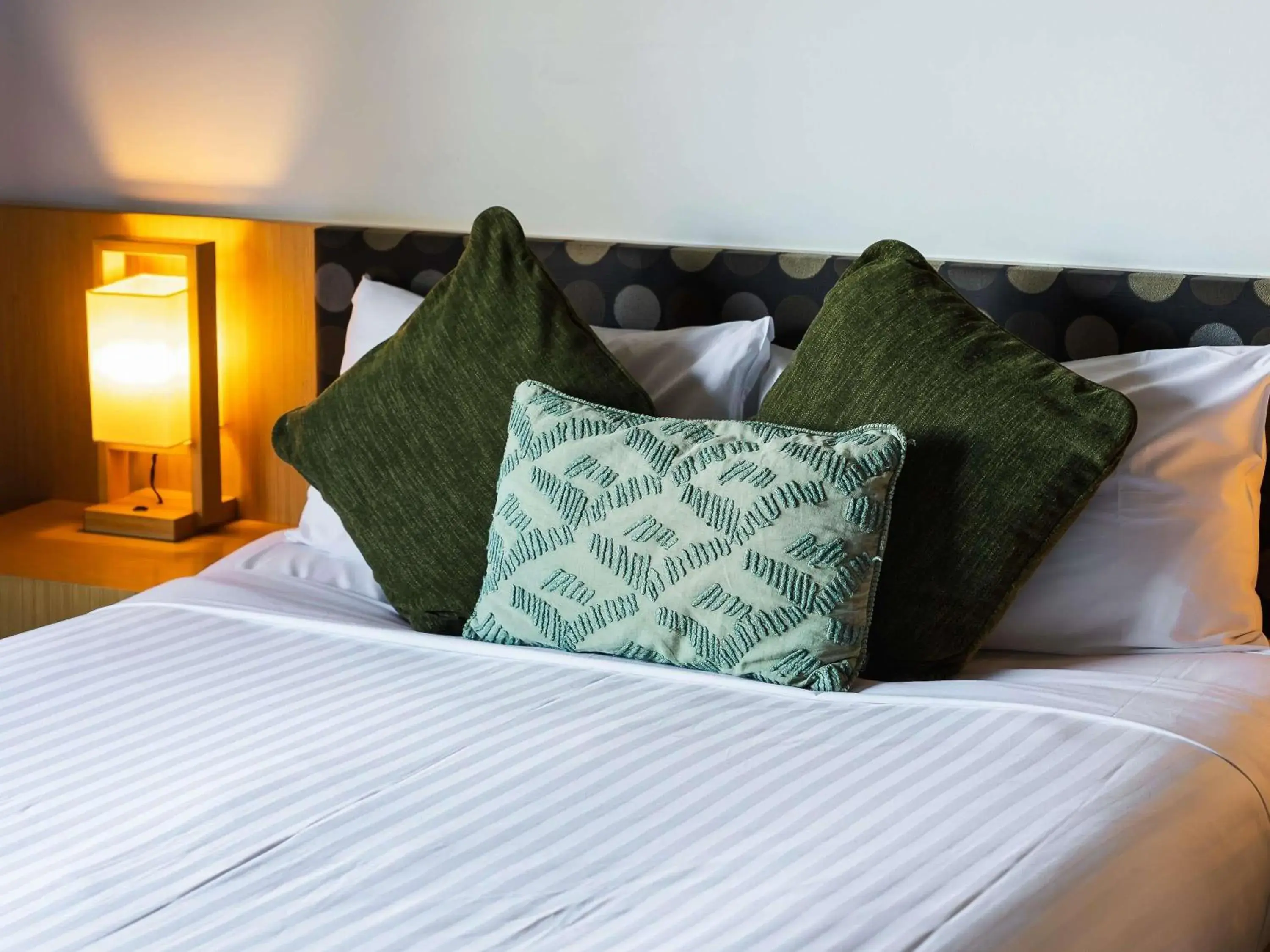 Bedroom, Bed in Peppers Cradle Mountain Lodge Bedroom, Bed in Peppers Cradle Mountain Lodge