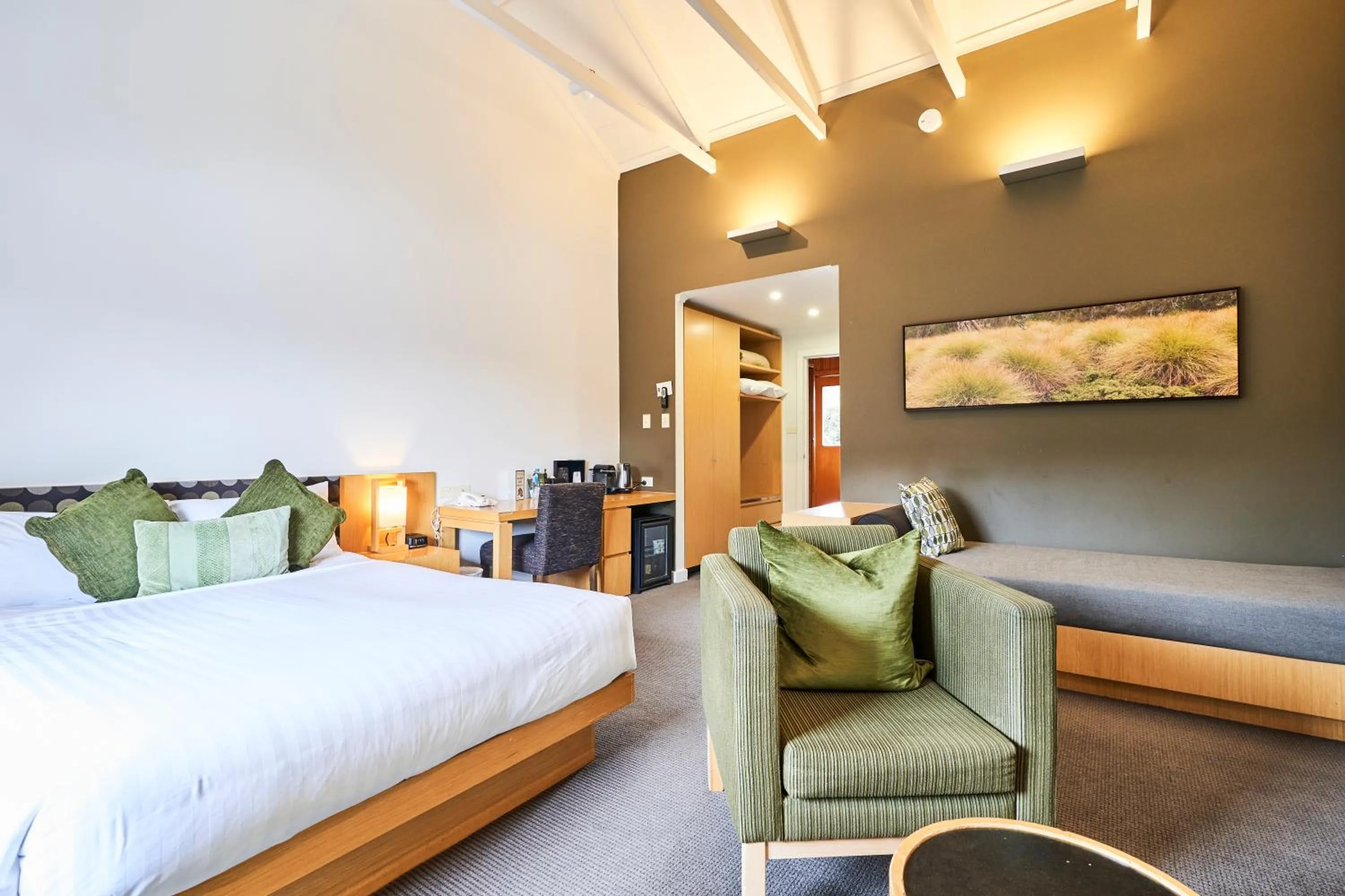 Photo of the whole room, Bed in Peppers Cradle Mountain Lodge