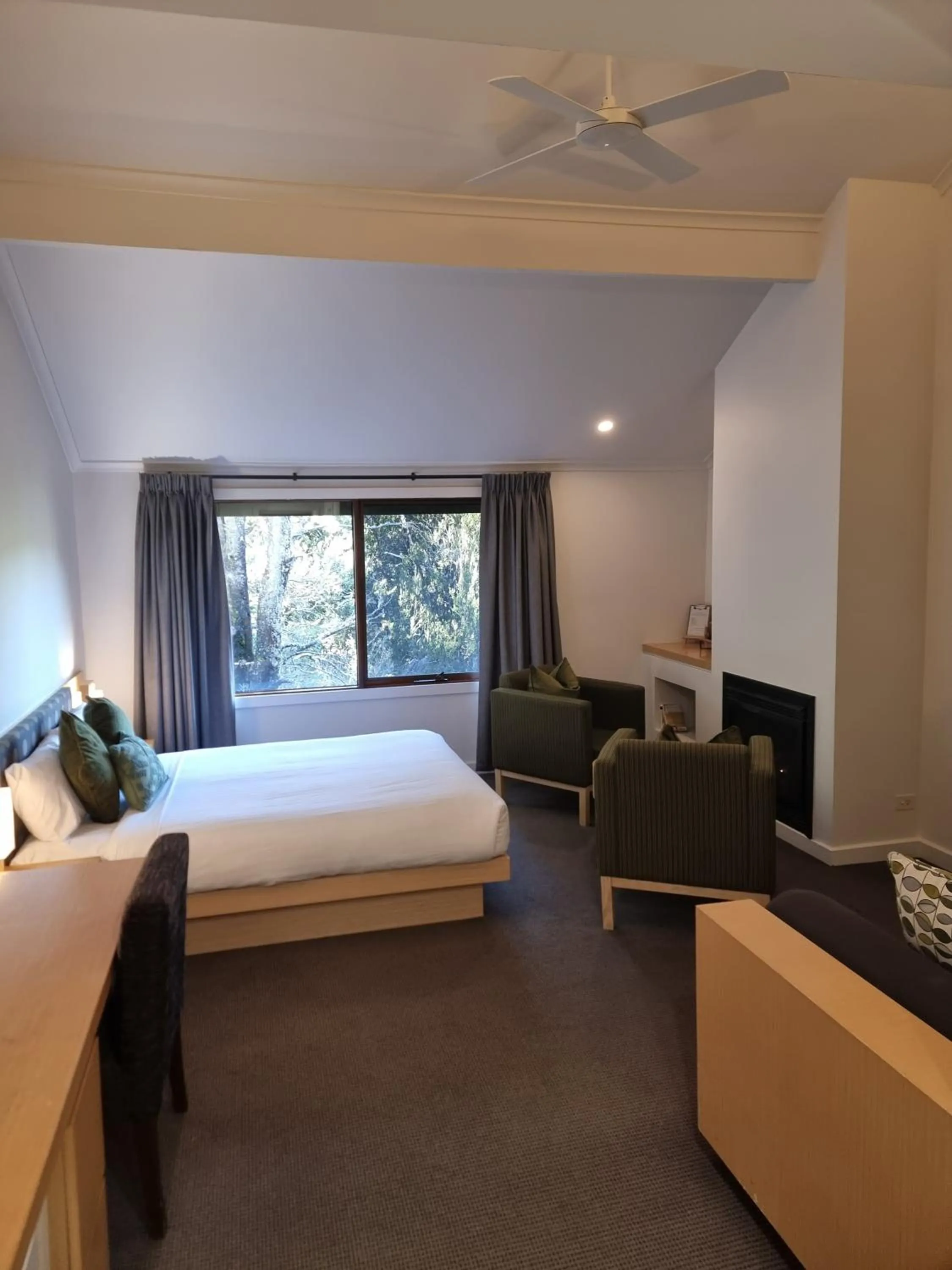 Photo of the whole room, Bed in Peppers Cradle Mountain Lodge