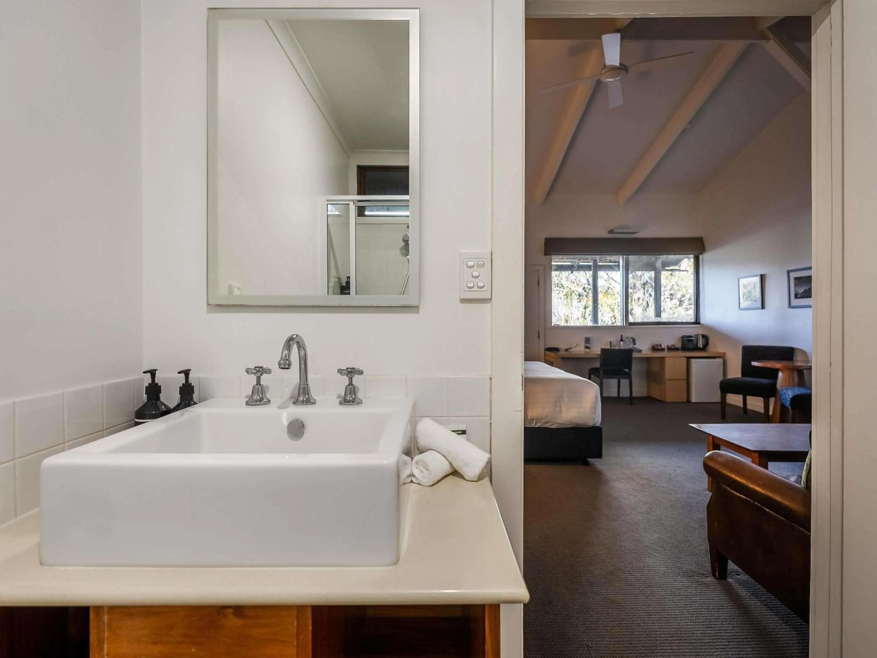 Bedroom, Bed in Peppers Cradle Mountain Lodge