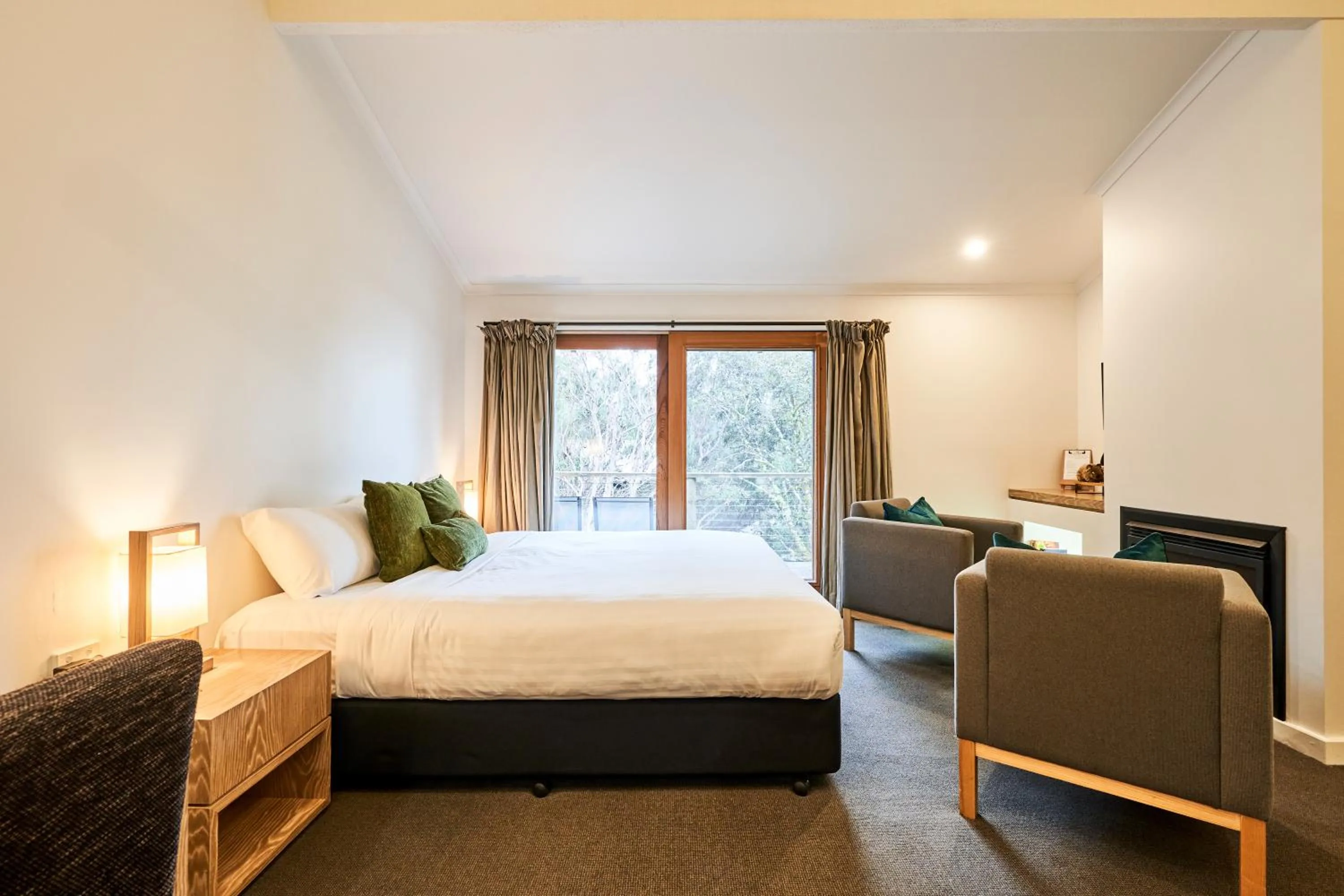 Photo of the whole room, Bed in Peppers Cradle Mountain Lodge