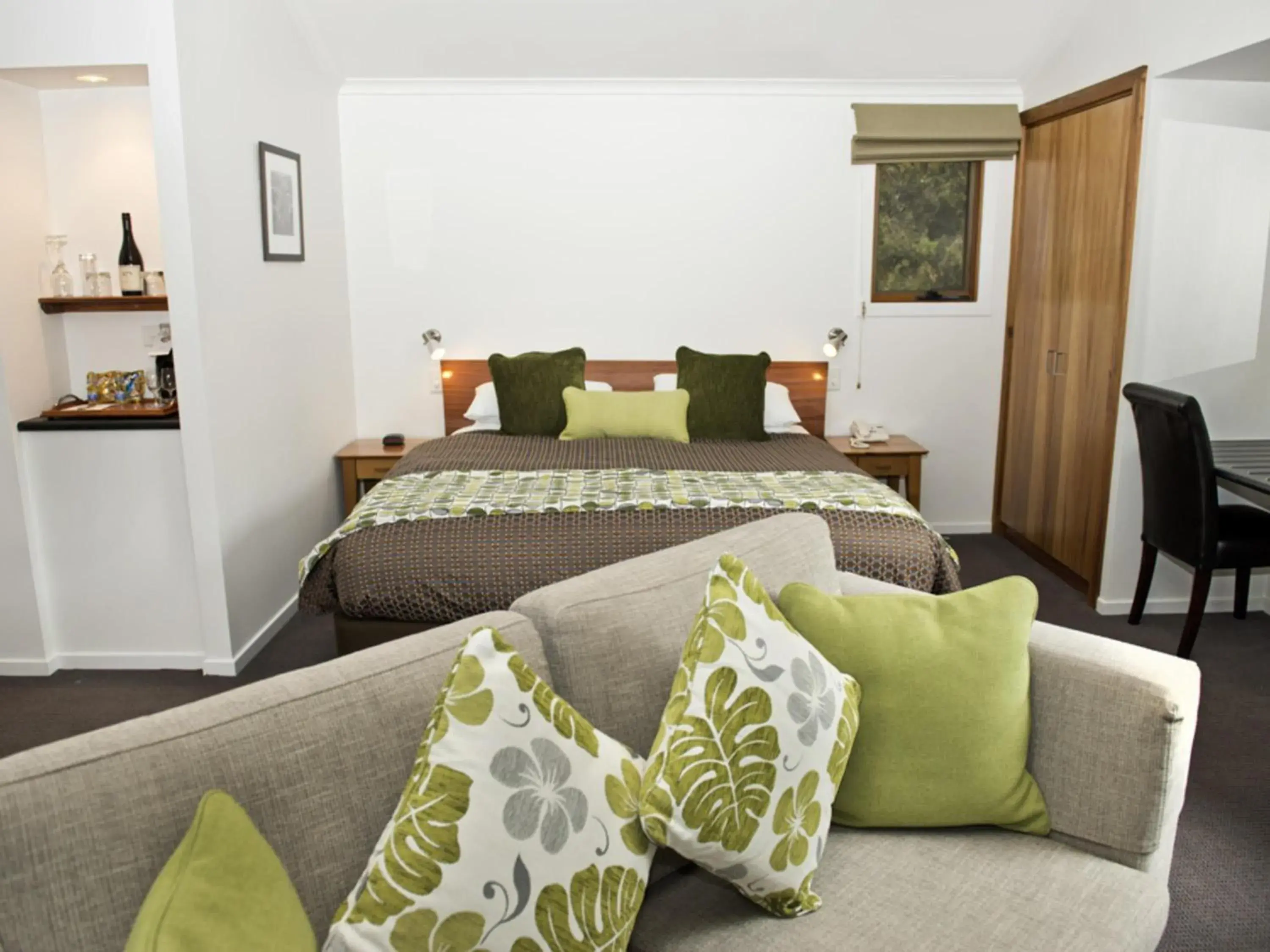 Bedroom, Bed in Peppers Cradle Mountain Lodge Bedroom, Bed in Peppers Cradle Mountain Lodge