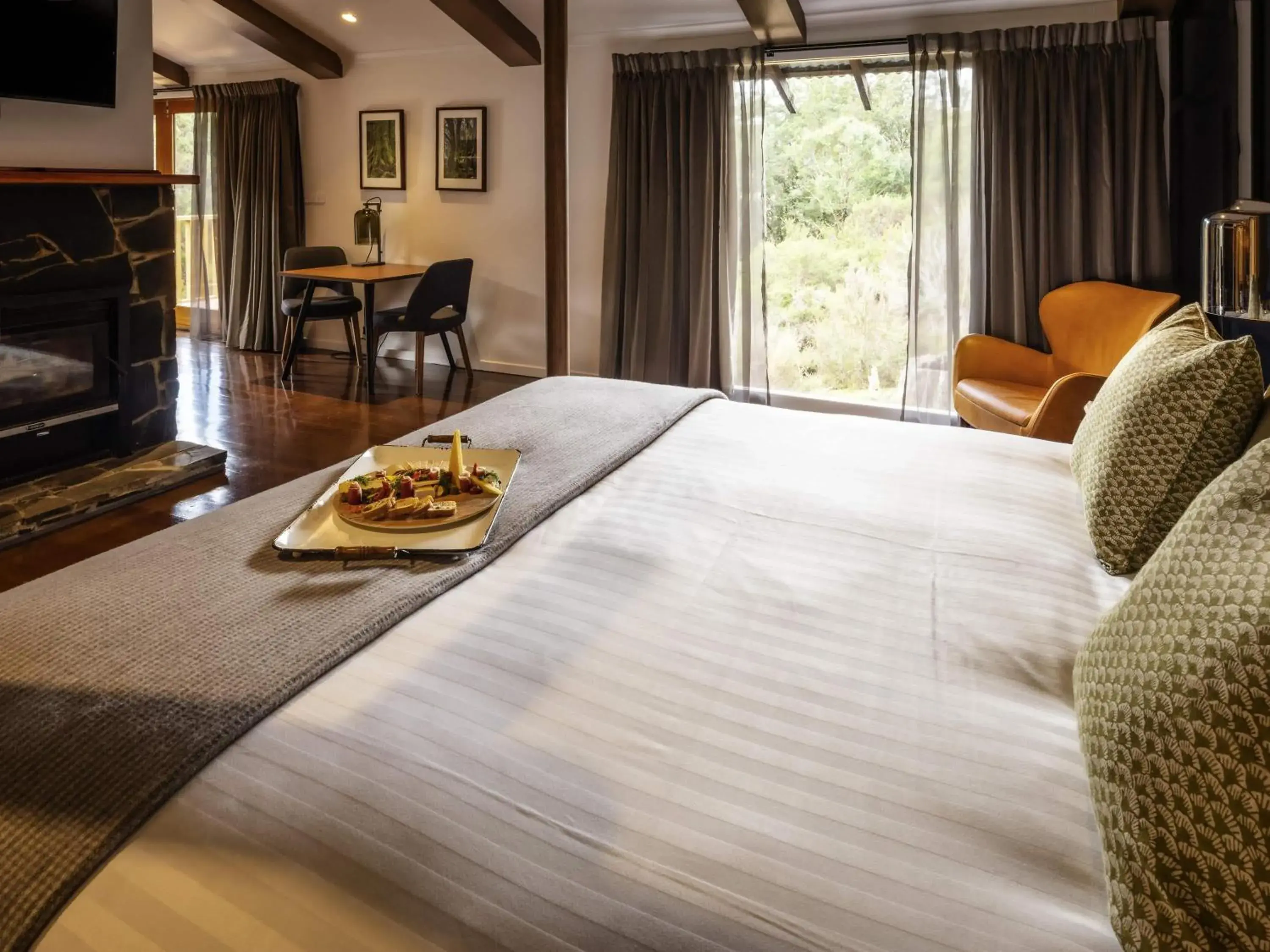 Bedroom, Bed in Peppers Cradle Mountain Lodge Bedroom, Bed in Peppers Cradle Mountain Lodge