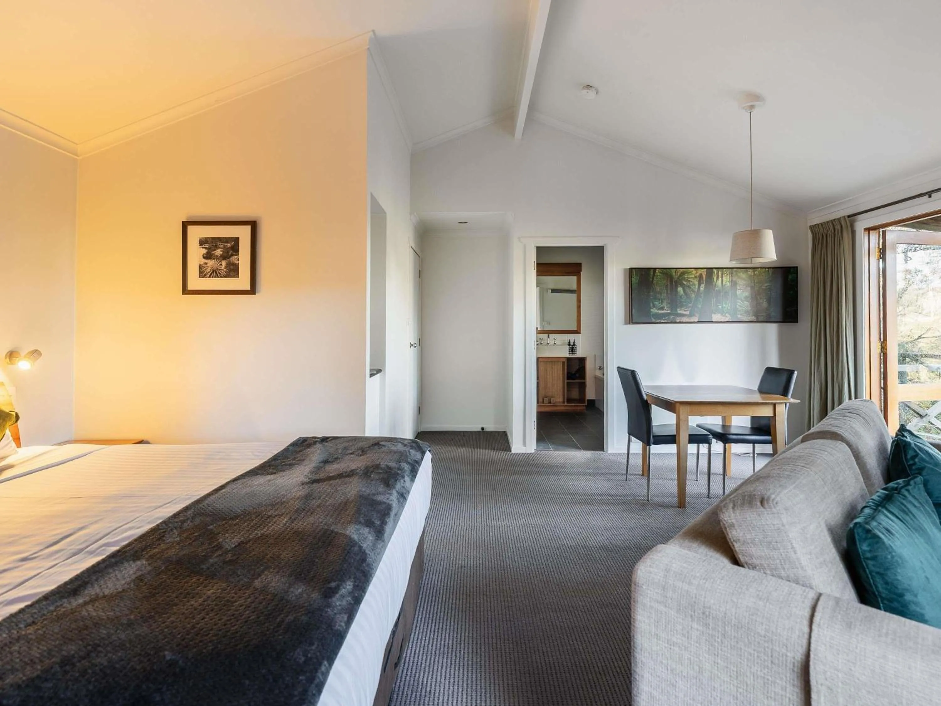 Bedroom, Bed in Peppers Cradle Mountain Lodge