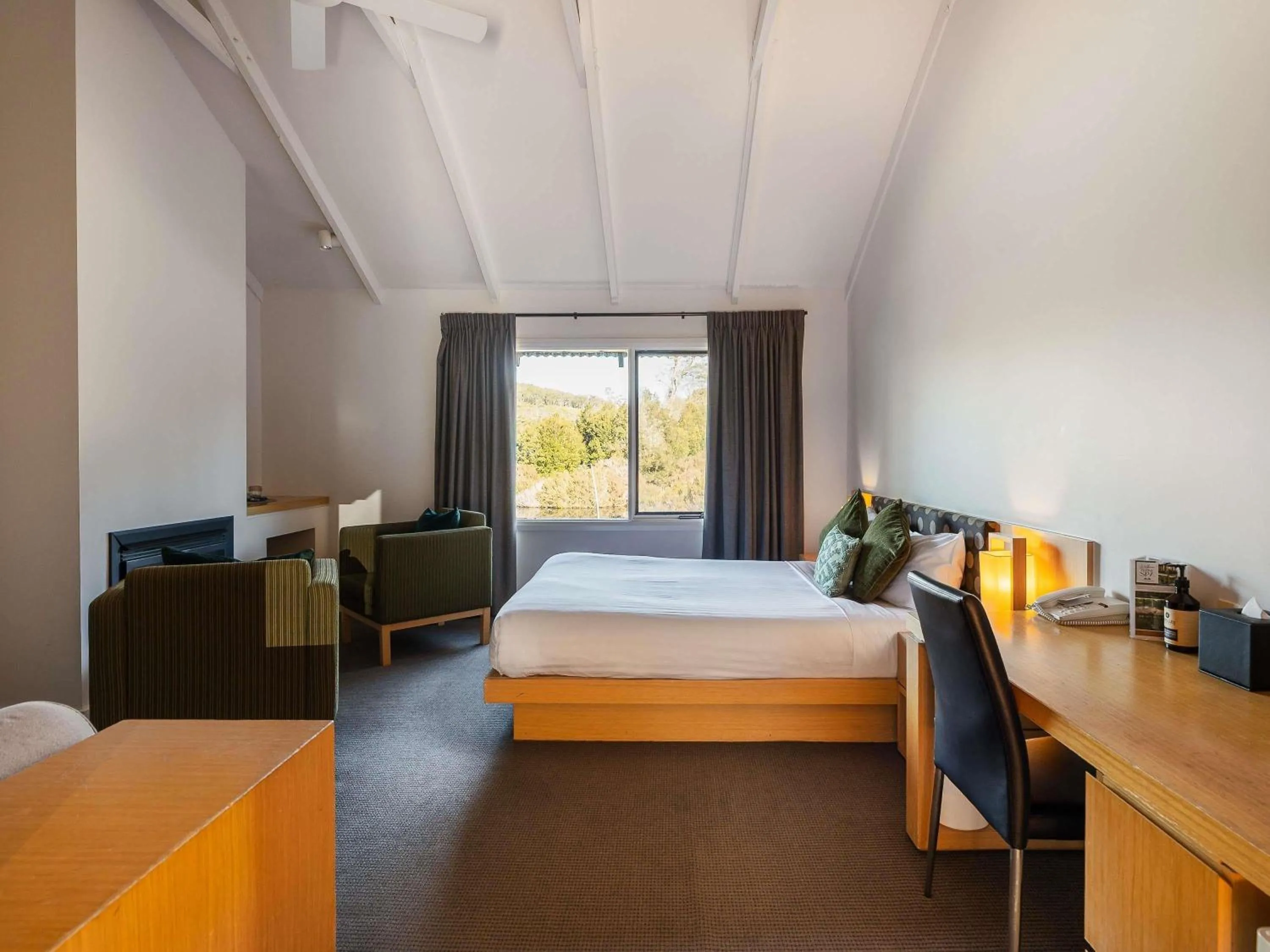 Bedroom, Bed in Peppers Cradle Mountain Lodge