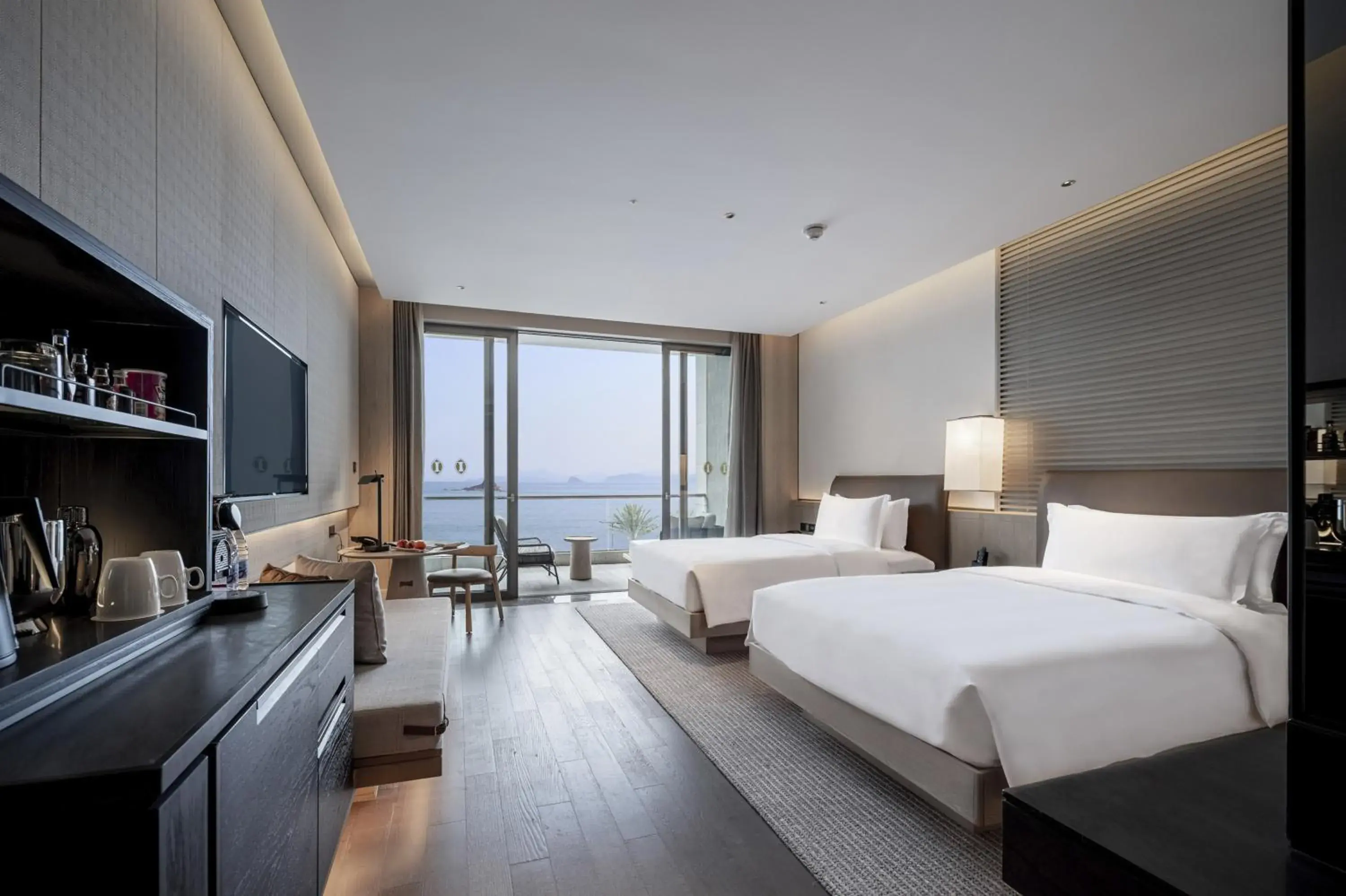 Bed in Intercontinental Shenzhen Dameisha Resort by IHG Bed in Intercontinental Shenzhen Dameisha Resort by IHG