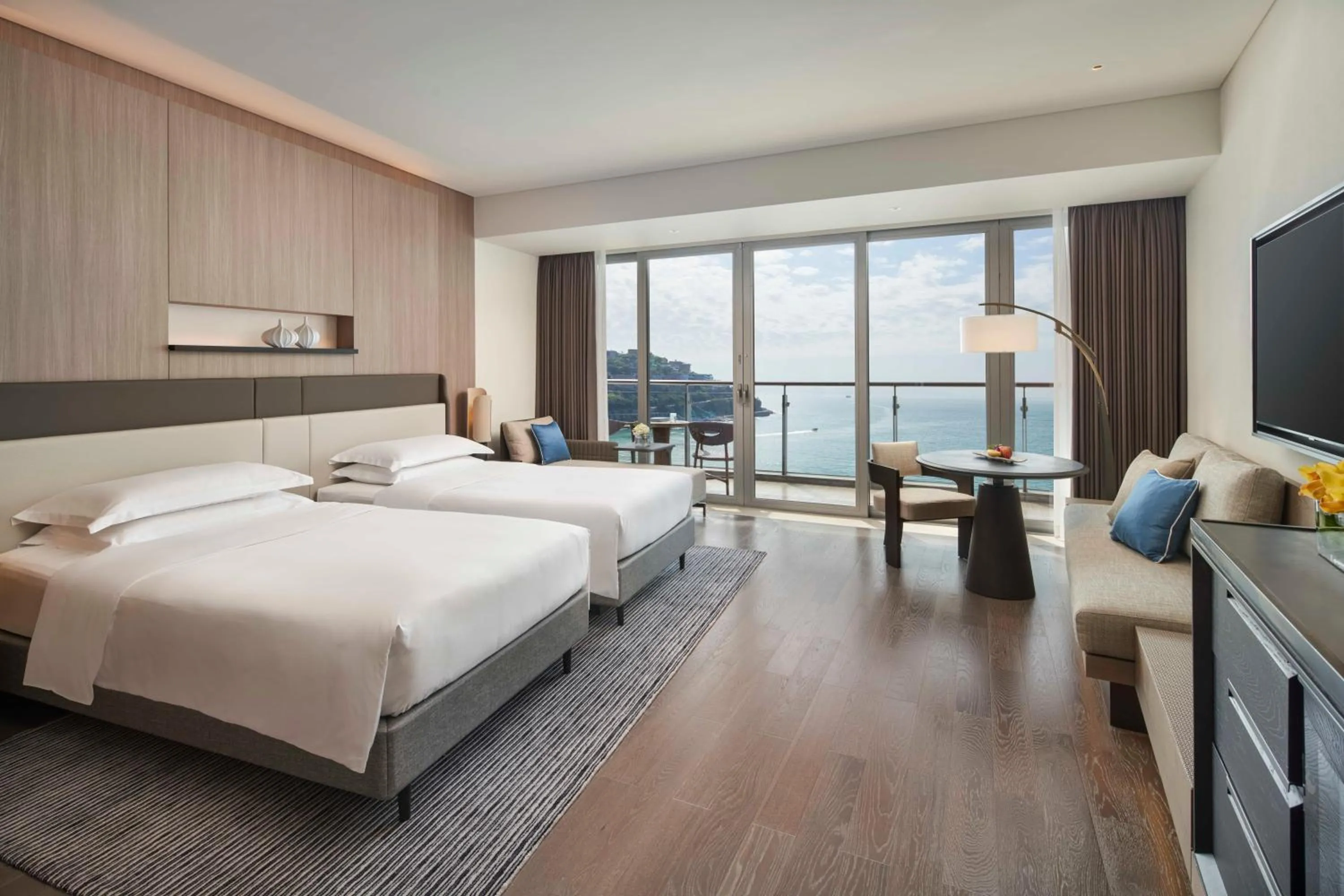 Bedroom, Bed in Intercontinental Shenzhen Dameisha Resort by IHG