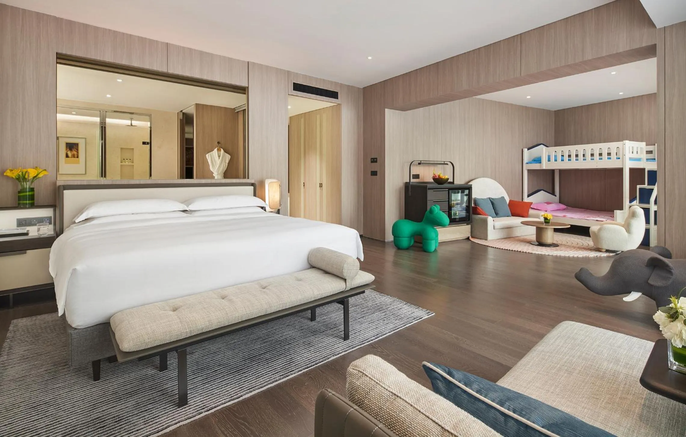 Bed in Intercontinental Shenzhen Dameisha Resort by IHG