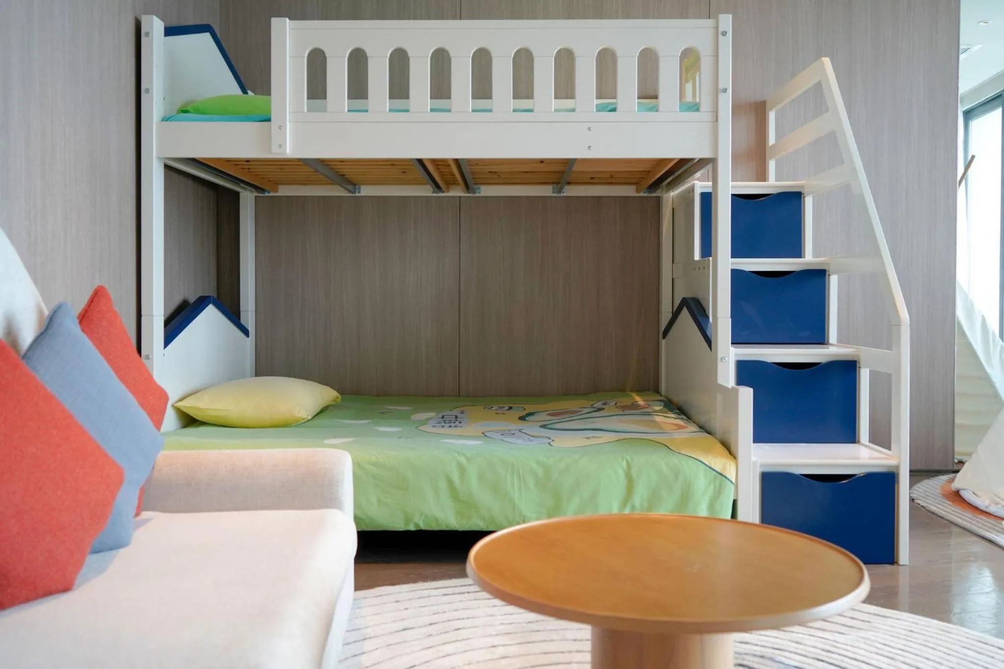 Photo of the whole room, Bed in Intercontinental Shenzhen Dameisha Resort by IHG