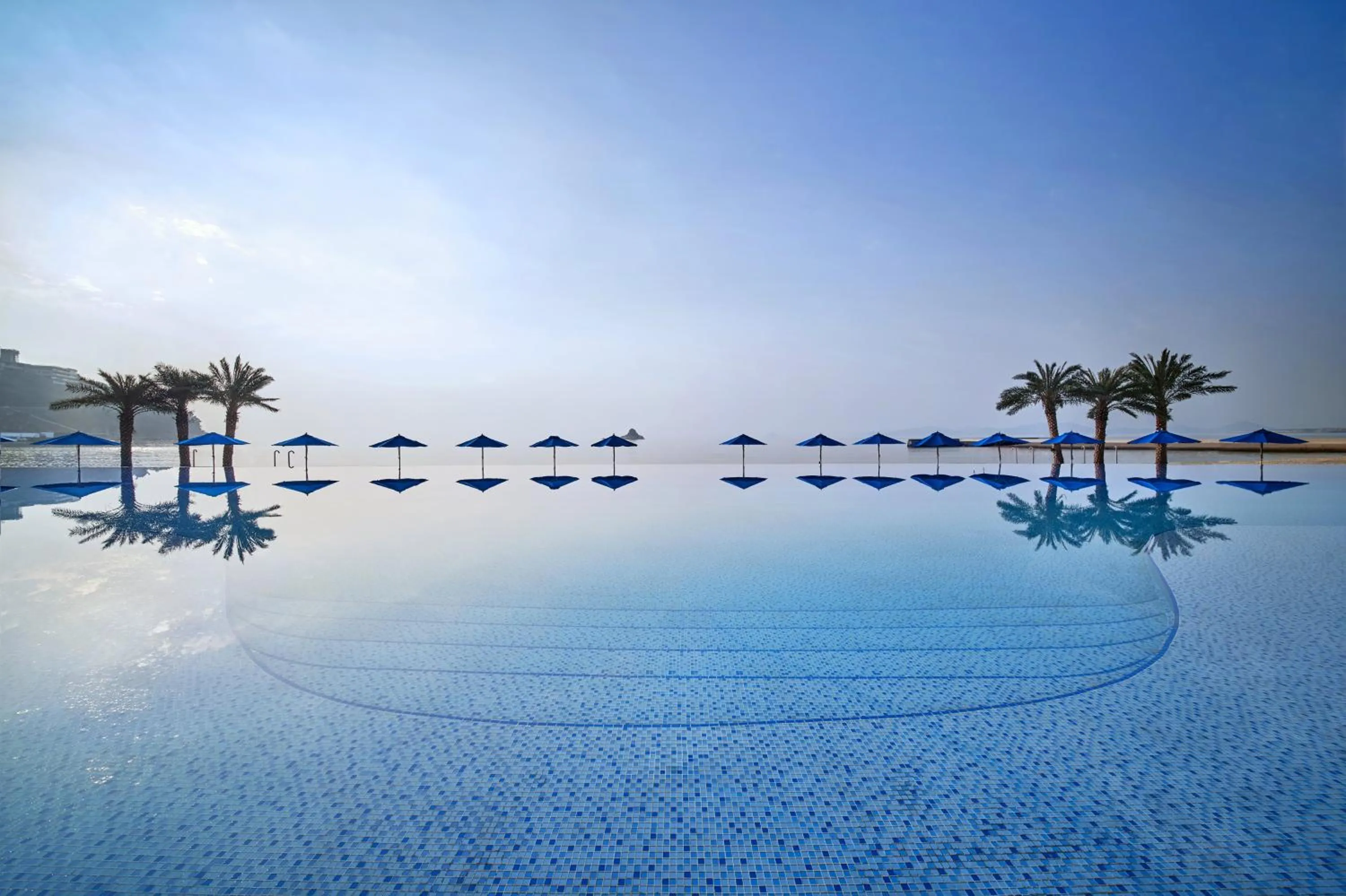 Swimming pool in Intercontinental Shenzhen Dameisha Resort by IHG