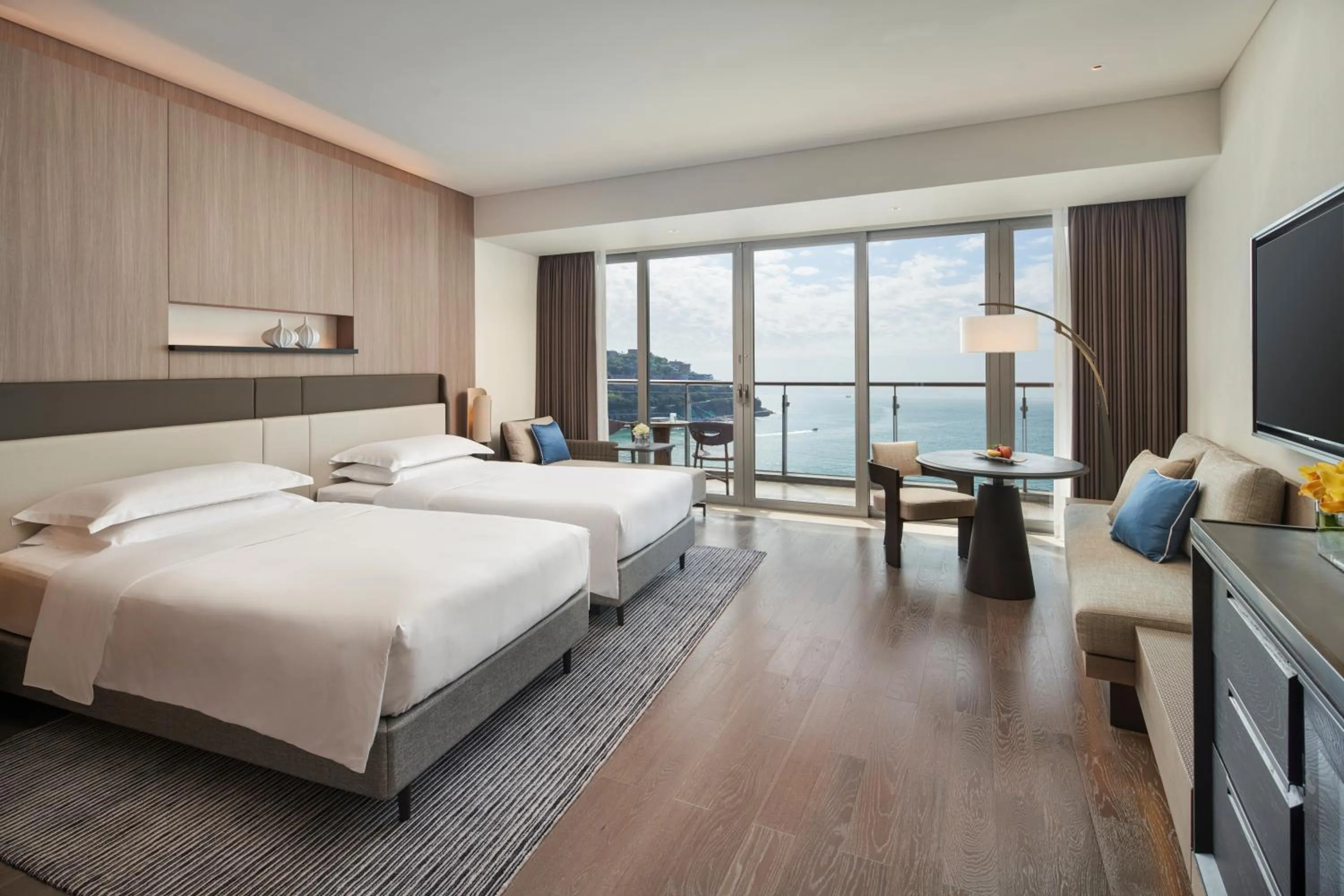 Bedroom, Bed in Intercontinental Shenzhen Dameisha Resort by IHG
