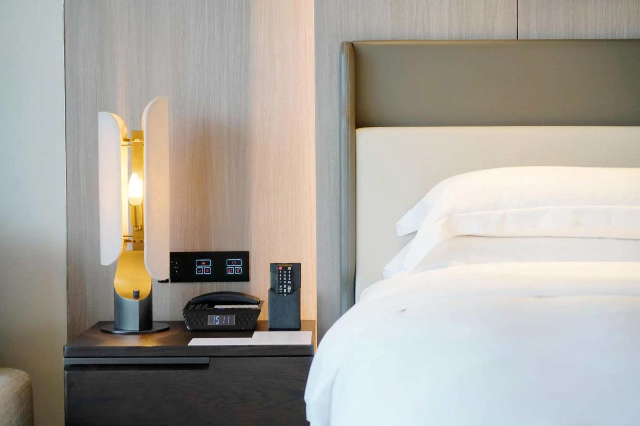 Photo of the whole room, Bed in Intercontinental Shenzhen Dameisha Resort by IHG