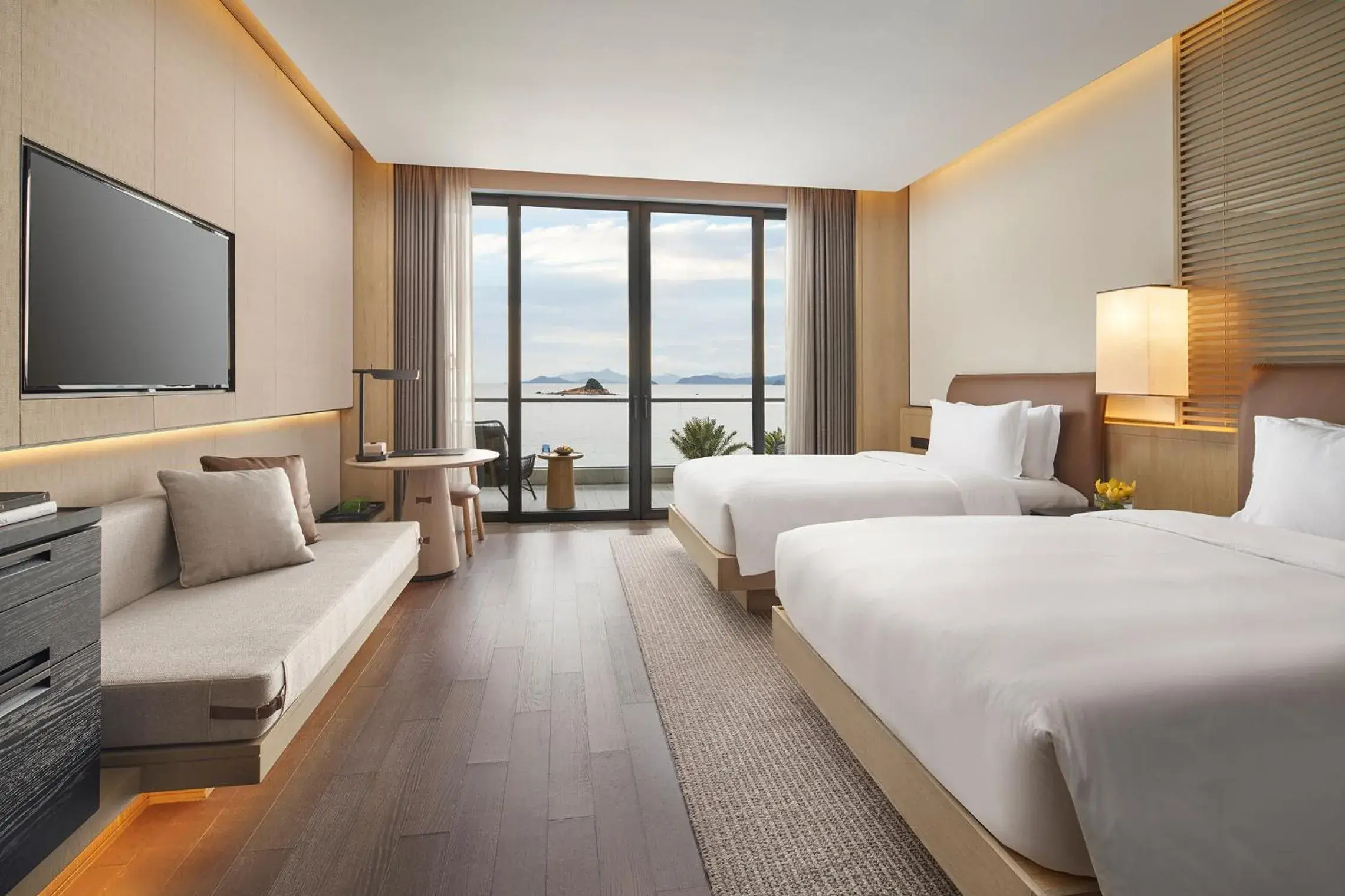 Bed in Intercontinental Shenzhen Dameisha Resort by IHG Bed in Intercontinental Shenzhen Dameisha Resort by IHG