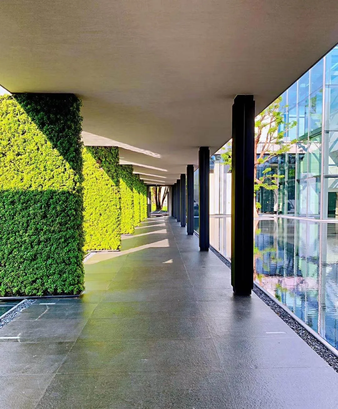 Facade/entrance in Intercontinental Shenzhen Dameisha Resort by IHG