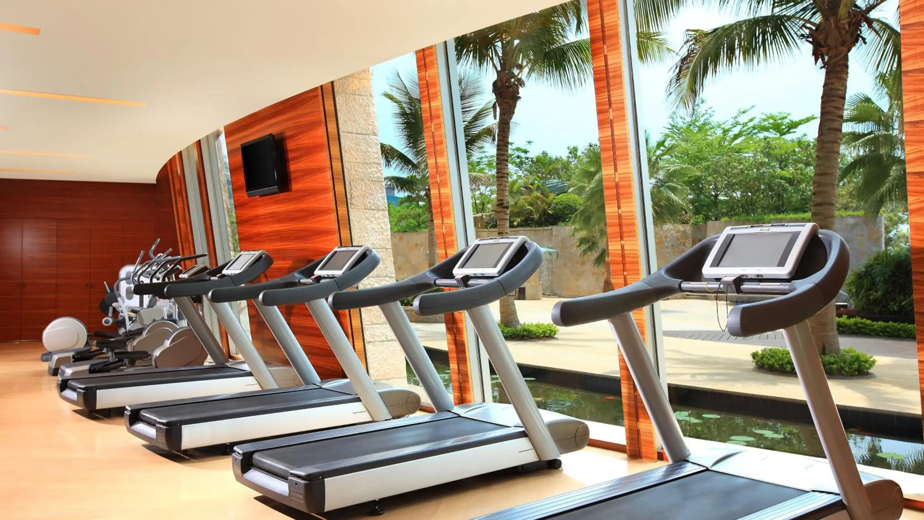 Fitness centre/facilities in Intercontinental Shenzhen Dameisha Resort by IHG Fitness centre/facilities in Intercontinental Shenzhen Dameisha Resort by IHG