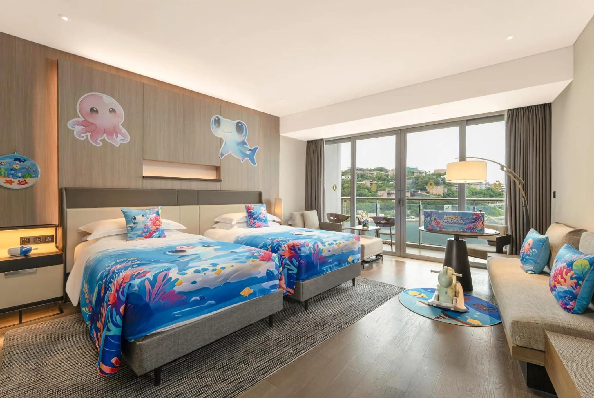 Photo of the whole room, Bed in Intercontinental Shenzhen Dameisha Resort by IHG