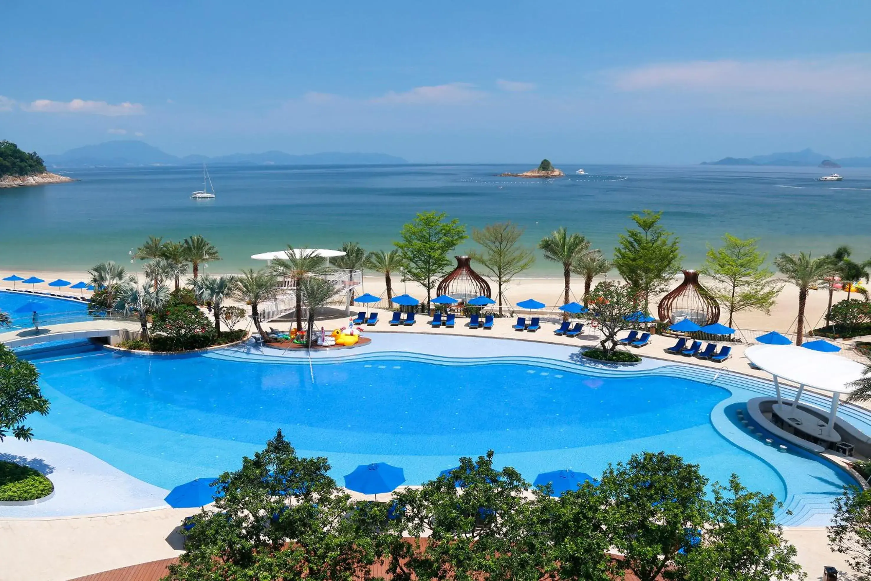 Pool view in Intercontinental Shenzhen Dameisha Resort by IHG Pool view in Intercontinental Shenzhen Dameisha Resort by IHG